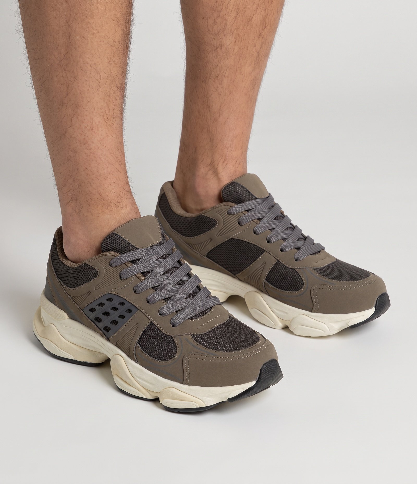Tênis Dad Sneaker em PU com Recortes e Solado Alto Cinza 2