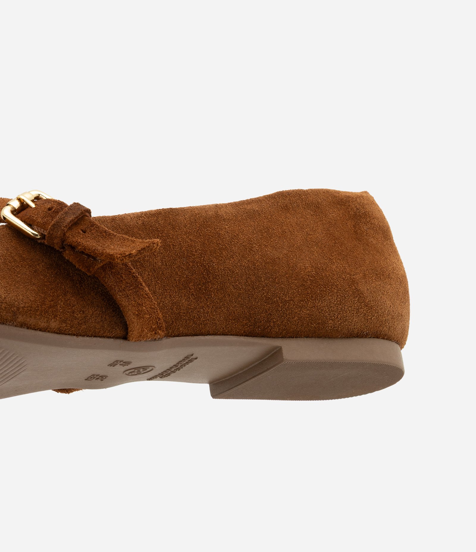 Sapatilha em Camurça com Tira Afivelada Marrom 4