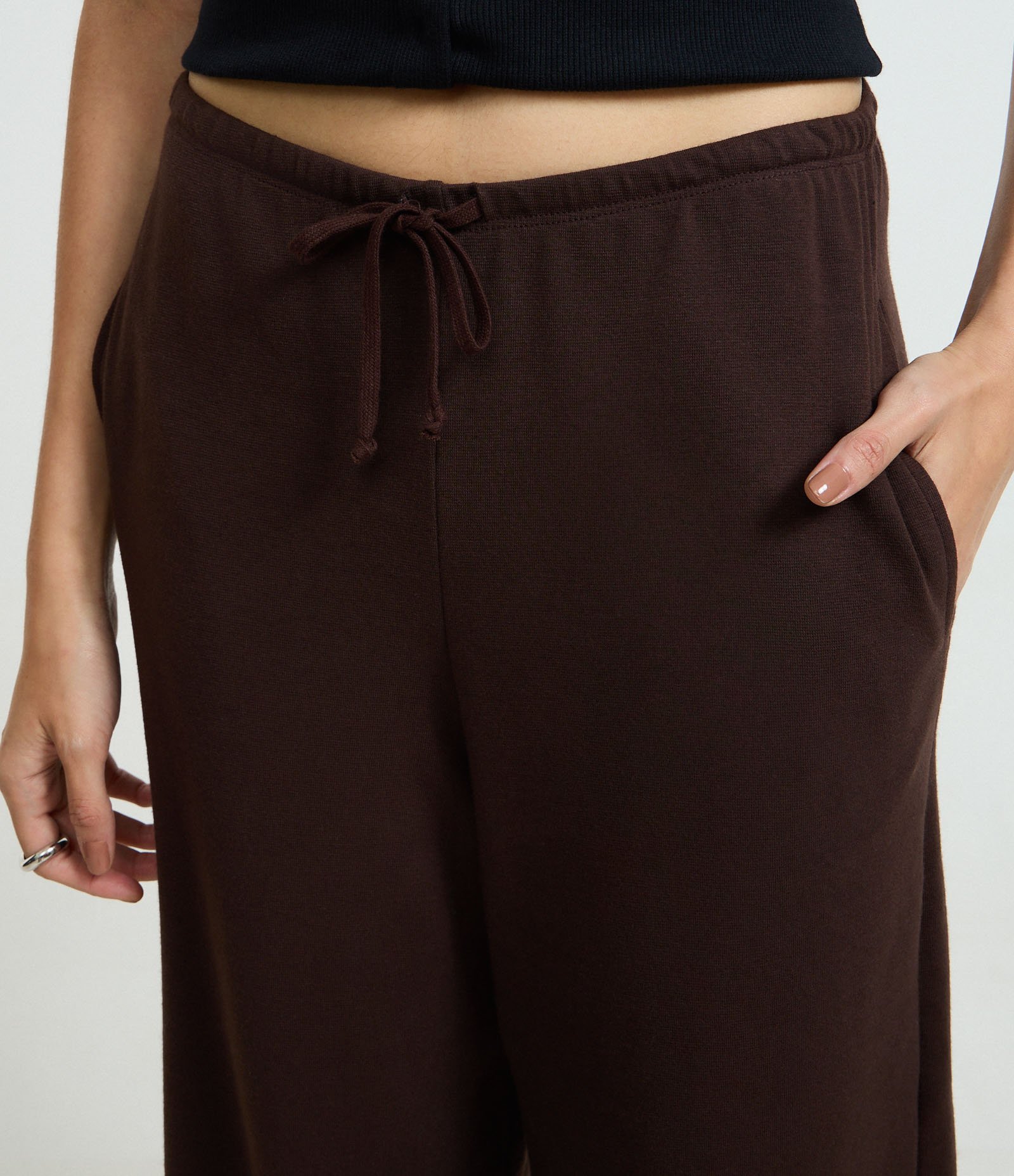 Calça em Ribana com Amarração no Cós Marrom 3