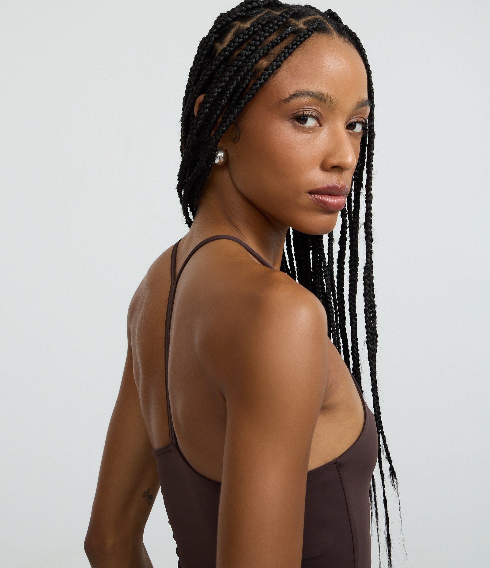 Blusa Curta em Microfibra com Gola Halter Marrom 3