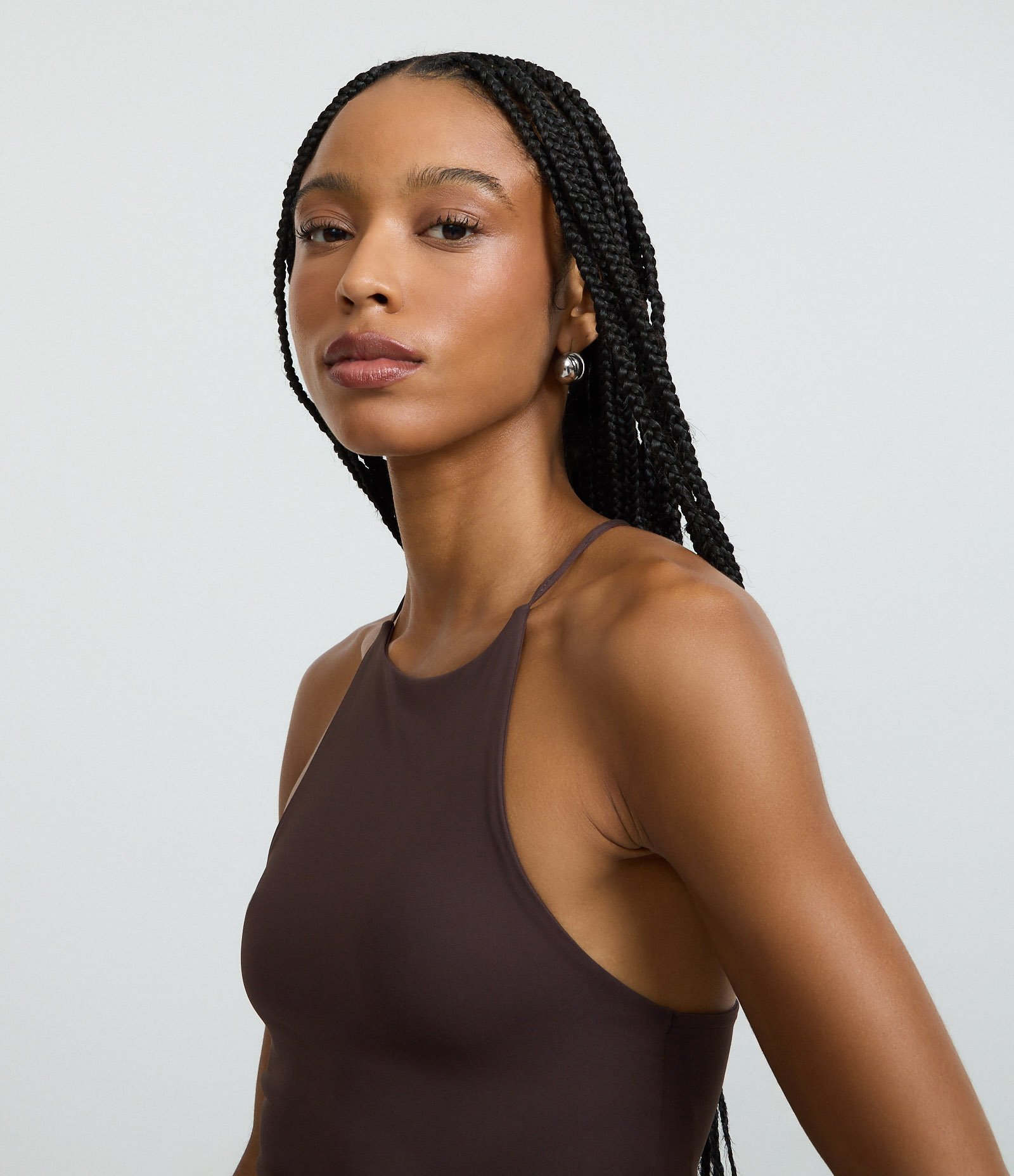 Blusa Curta em Microfibra com Gola Halter Marrom 5