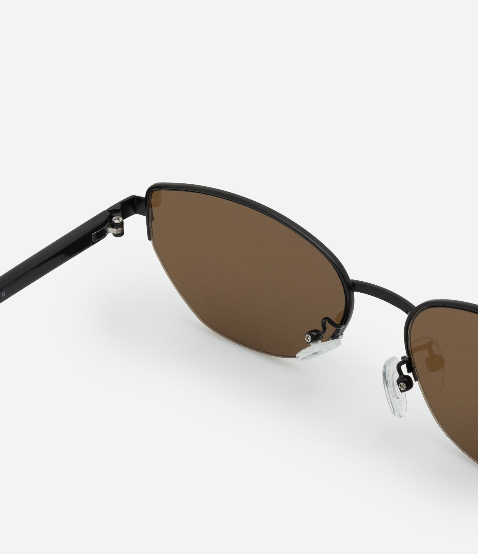 Óculos de Sol Gateado em Metal Liso com Haste fina Preto 3