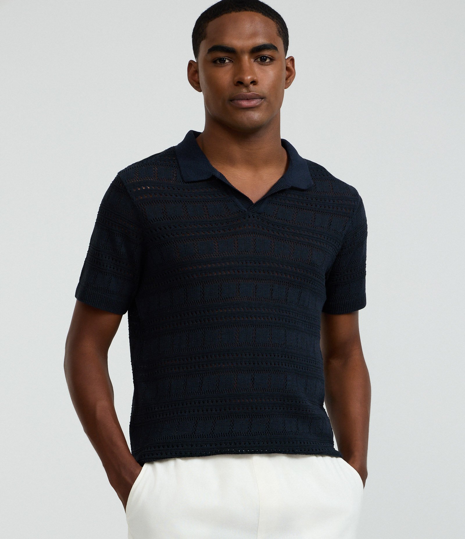 Camiseta Polo com Textura Patchwork e Gola em V Azul Escuro 1