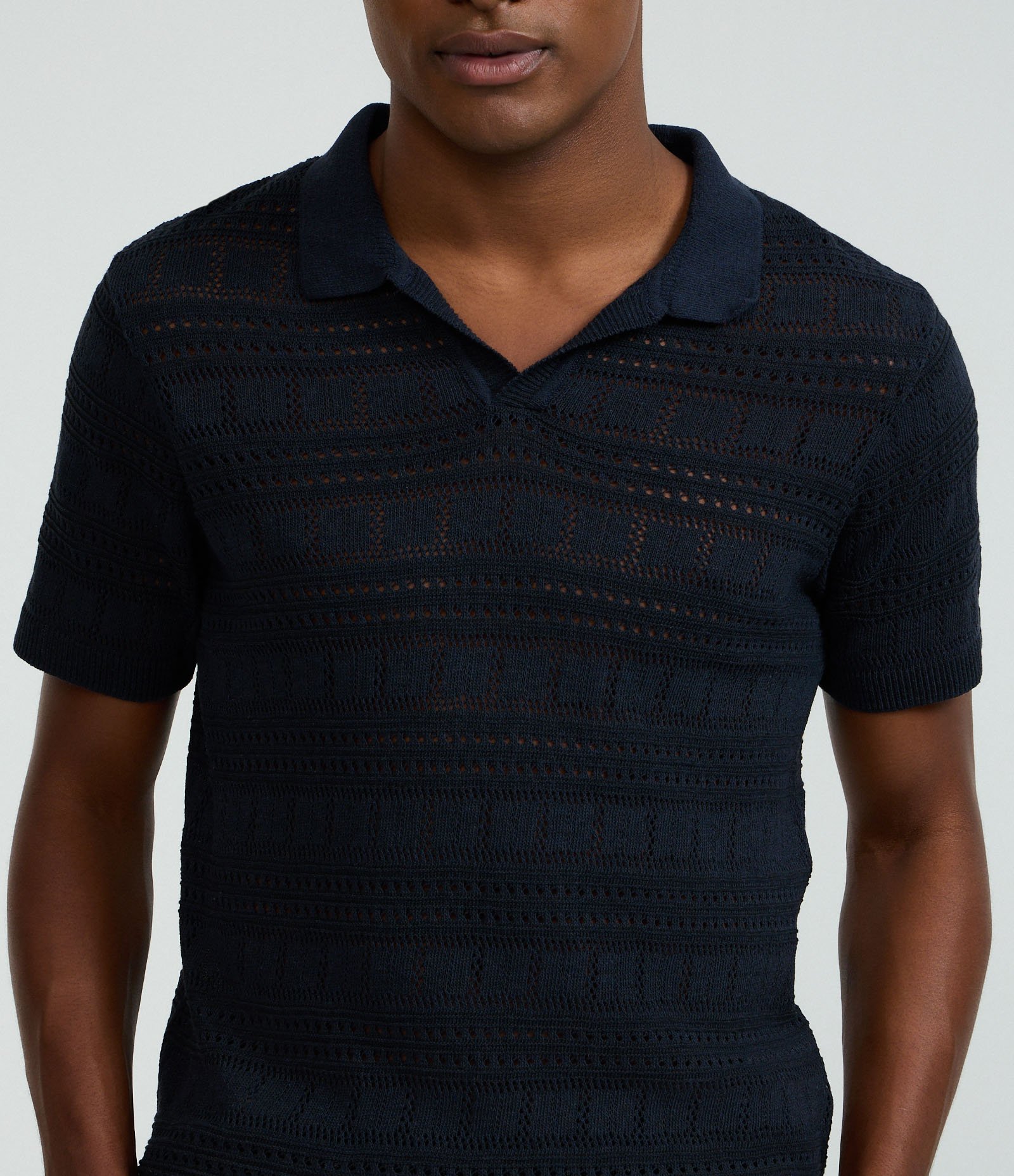 Camiseta Polo com Textura Patchwork e Gola em V Azul Escuro 3