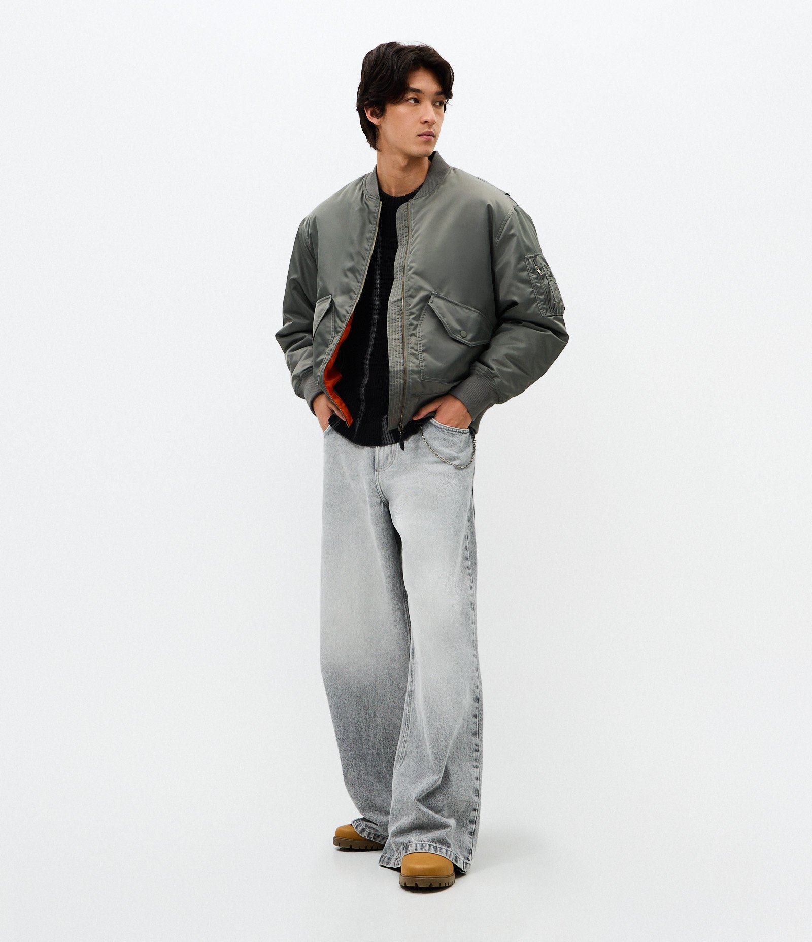 Jaqueta Bomber com Bolsos Frontais Cinza 2