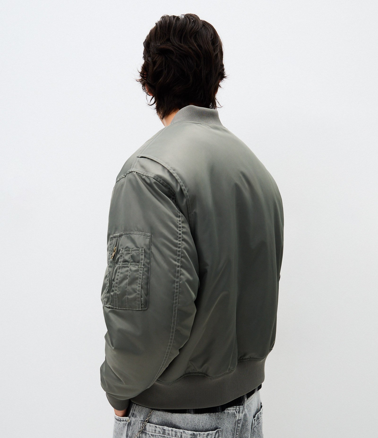 Jaqueta Bomber com Bolsos Frontais Cinza 4