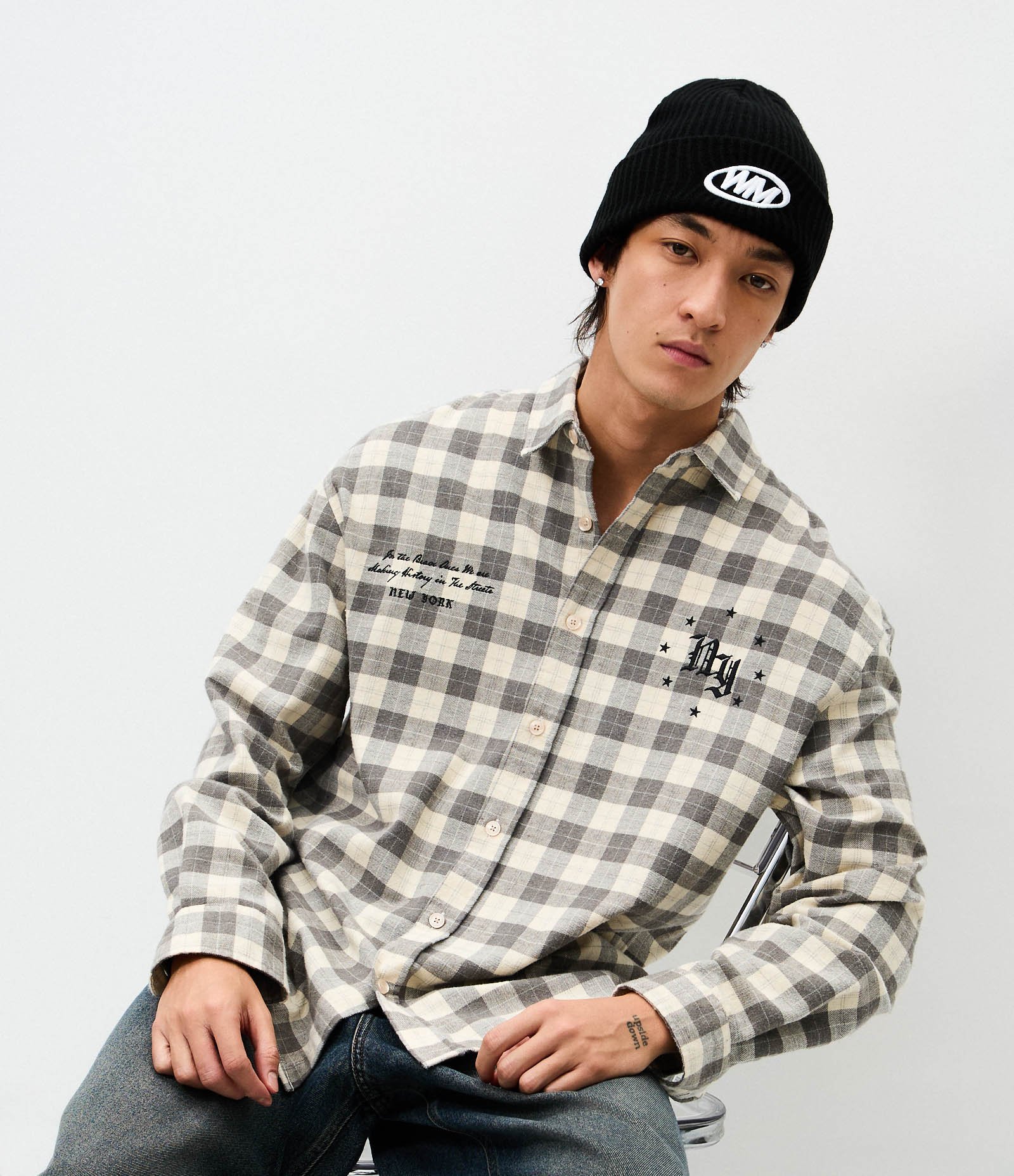 Camisa Manga Longa em Flanela Xadrez com Lettering NY Cinza 1