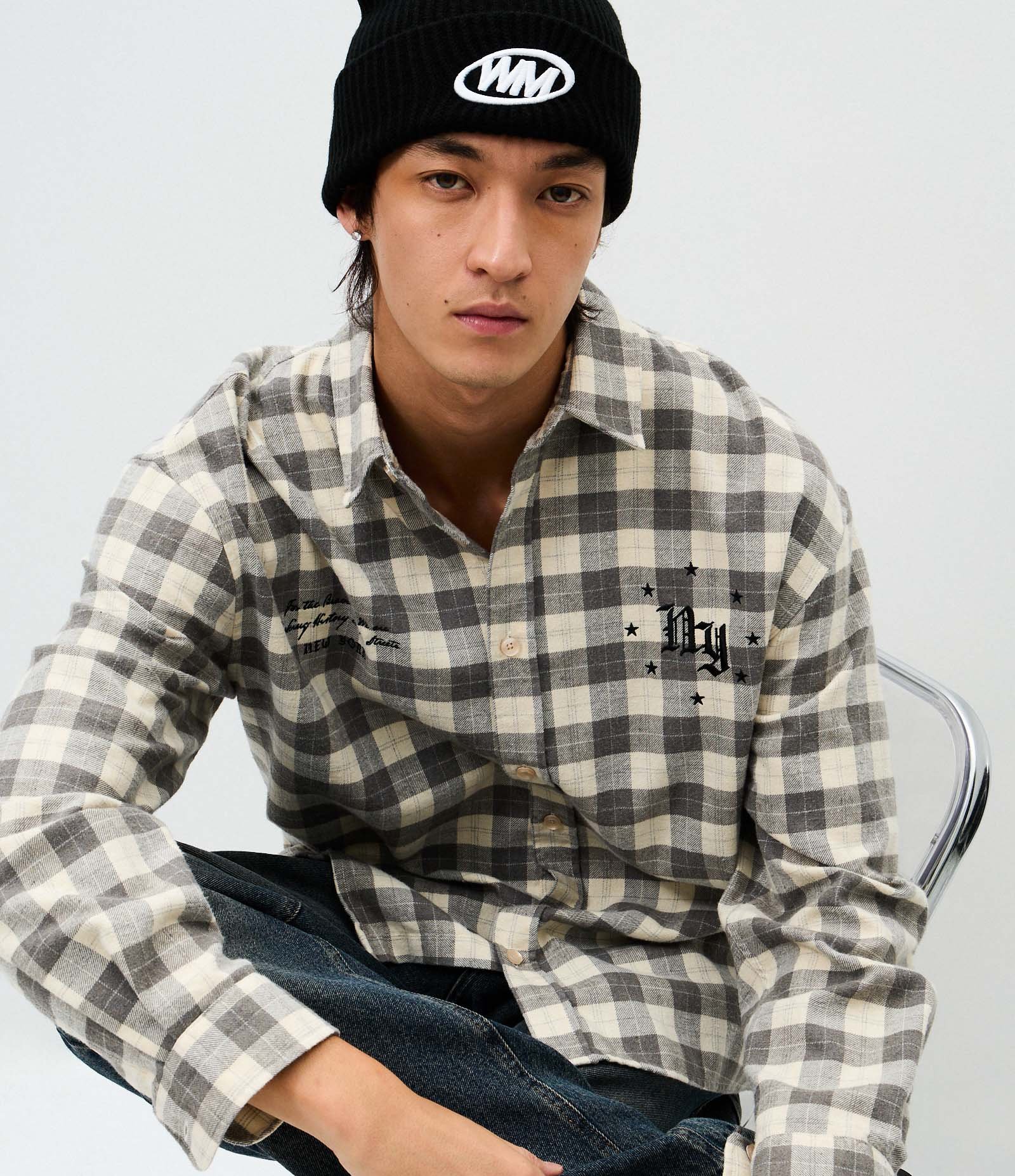 Camisa Manga Longa em Flanela Xadrez com Lettering NY Cinza 3