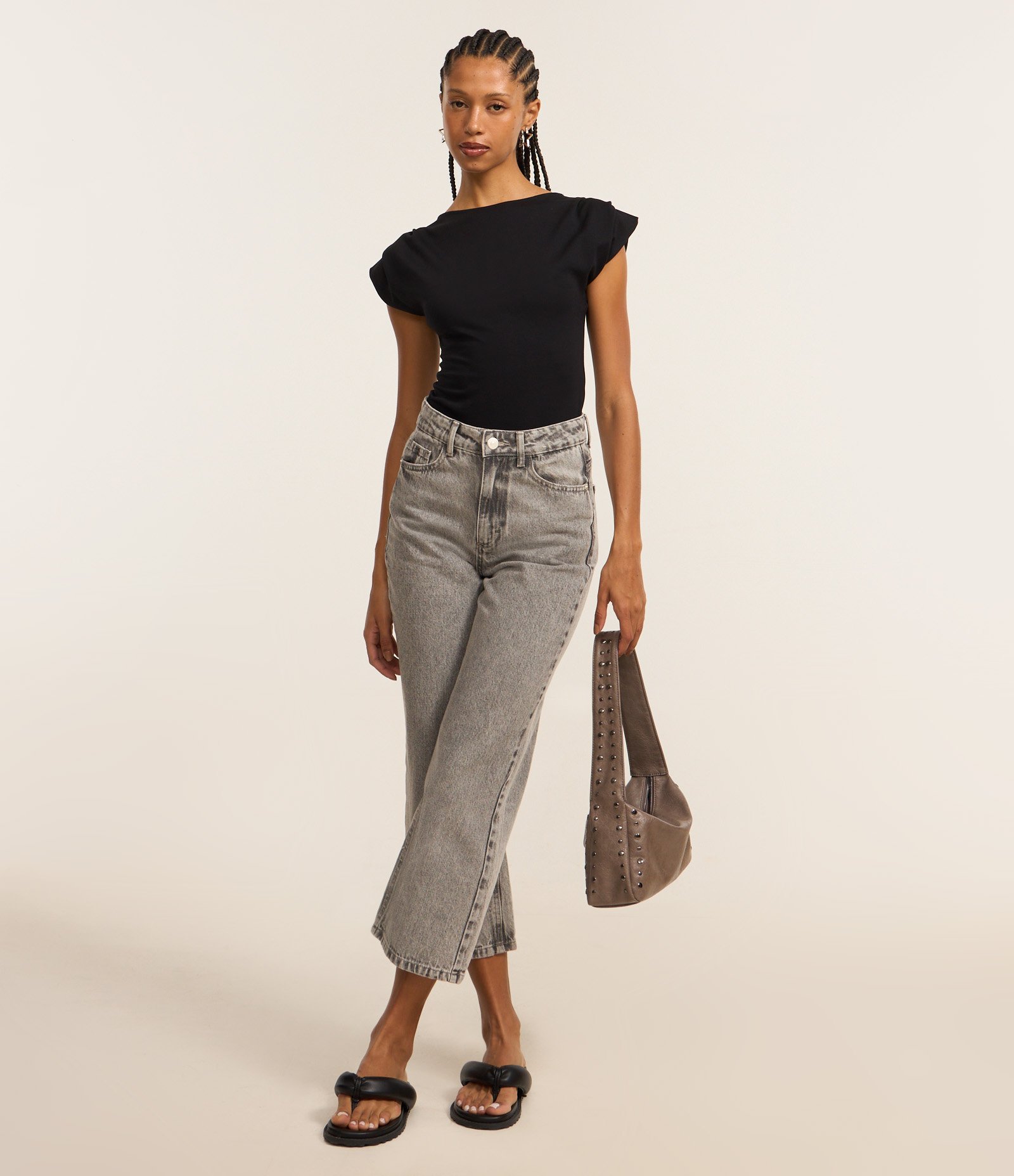 Blusa em Viscose com Pregas nos Ombros Preto 2