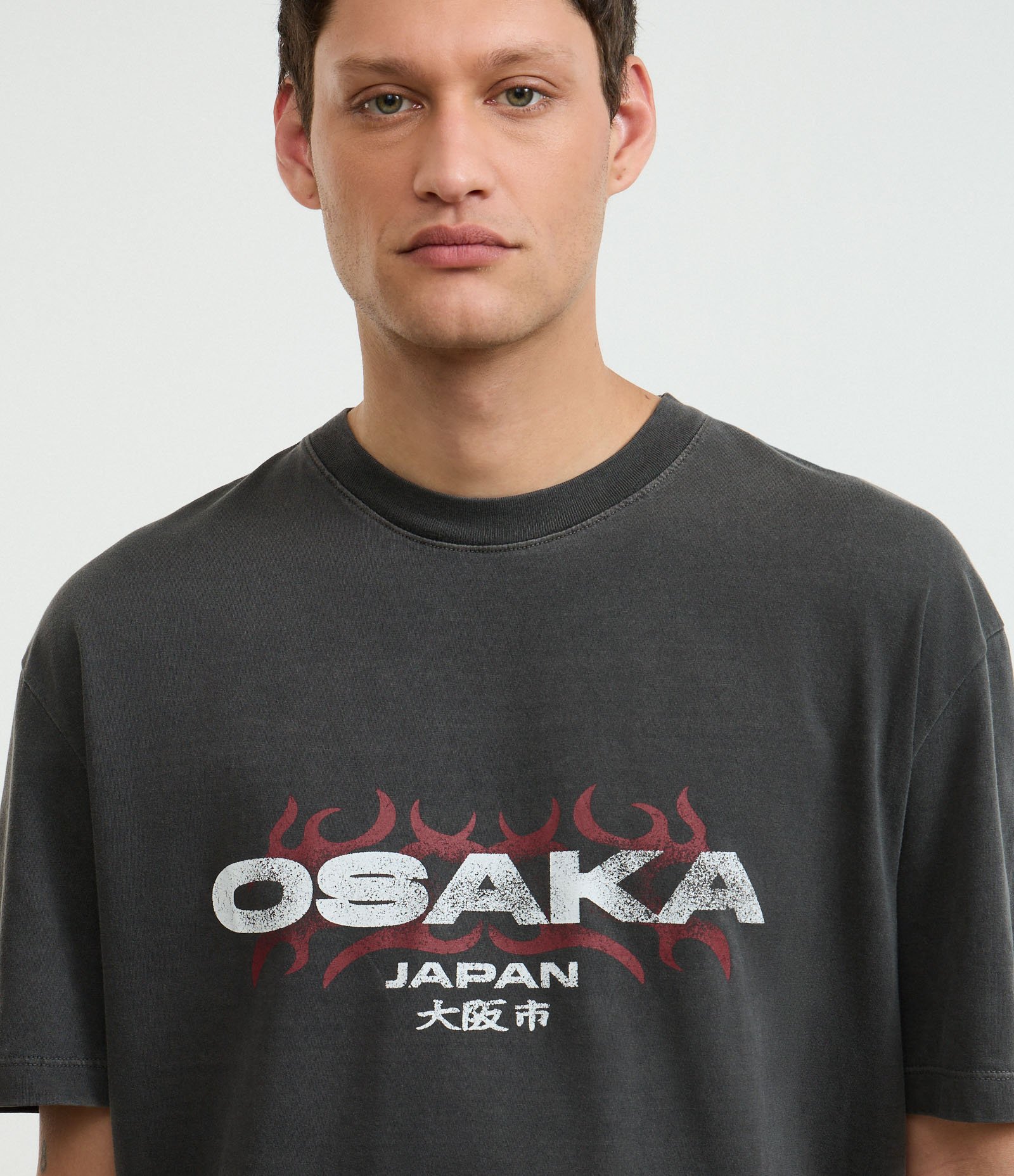 Camiseta Boxy em Algodão com Estampa Lettering Osaka Japan Cinza 3