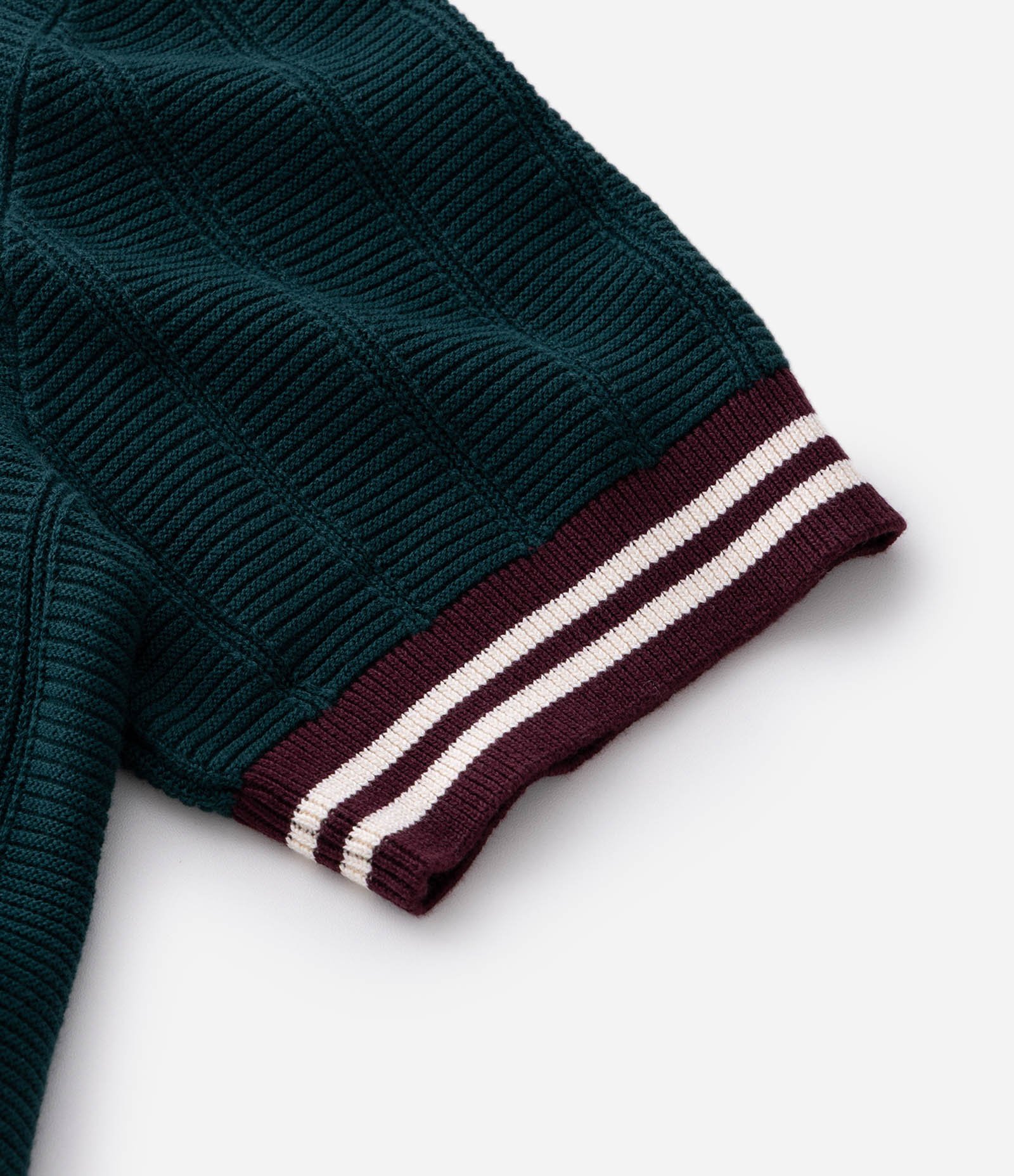 Polo Manga Curta em Tricô Texturizado com Gola Contrastante Verde 9