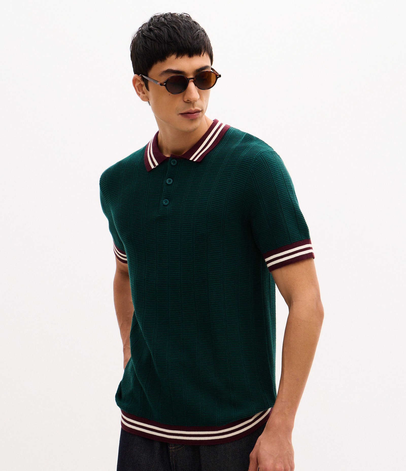 Polo Manga Curta em Tricô Texturizado com Gola Contrastante Verde 1