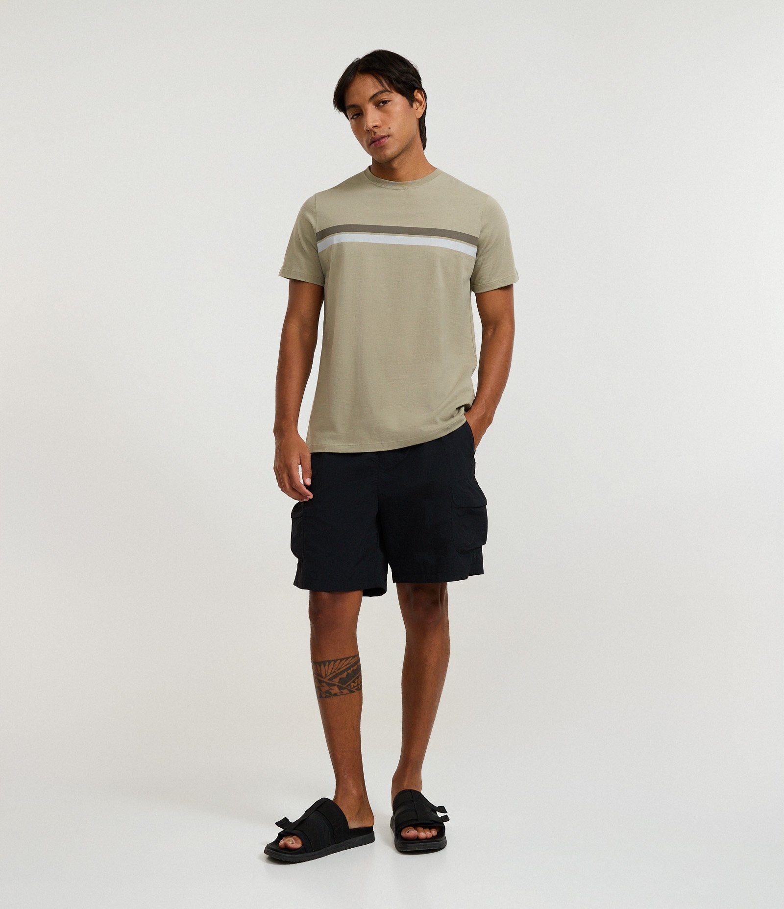 Camiseta Regular em Algodão com Listras Verde 2