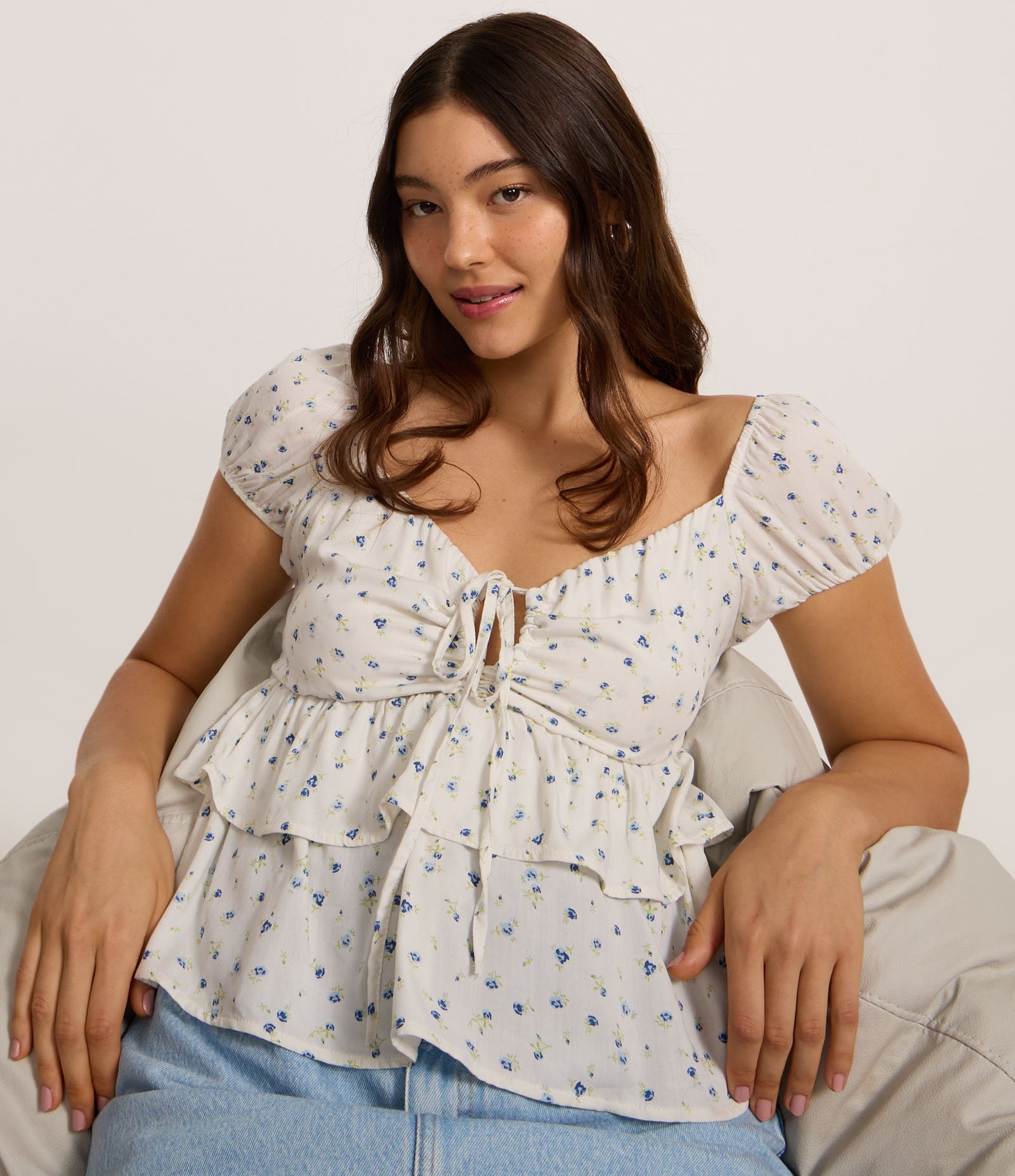 Blusa Manga Curta com Estampa Floral e Babados Branco 1