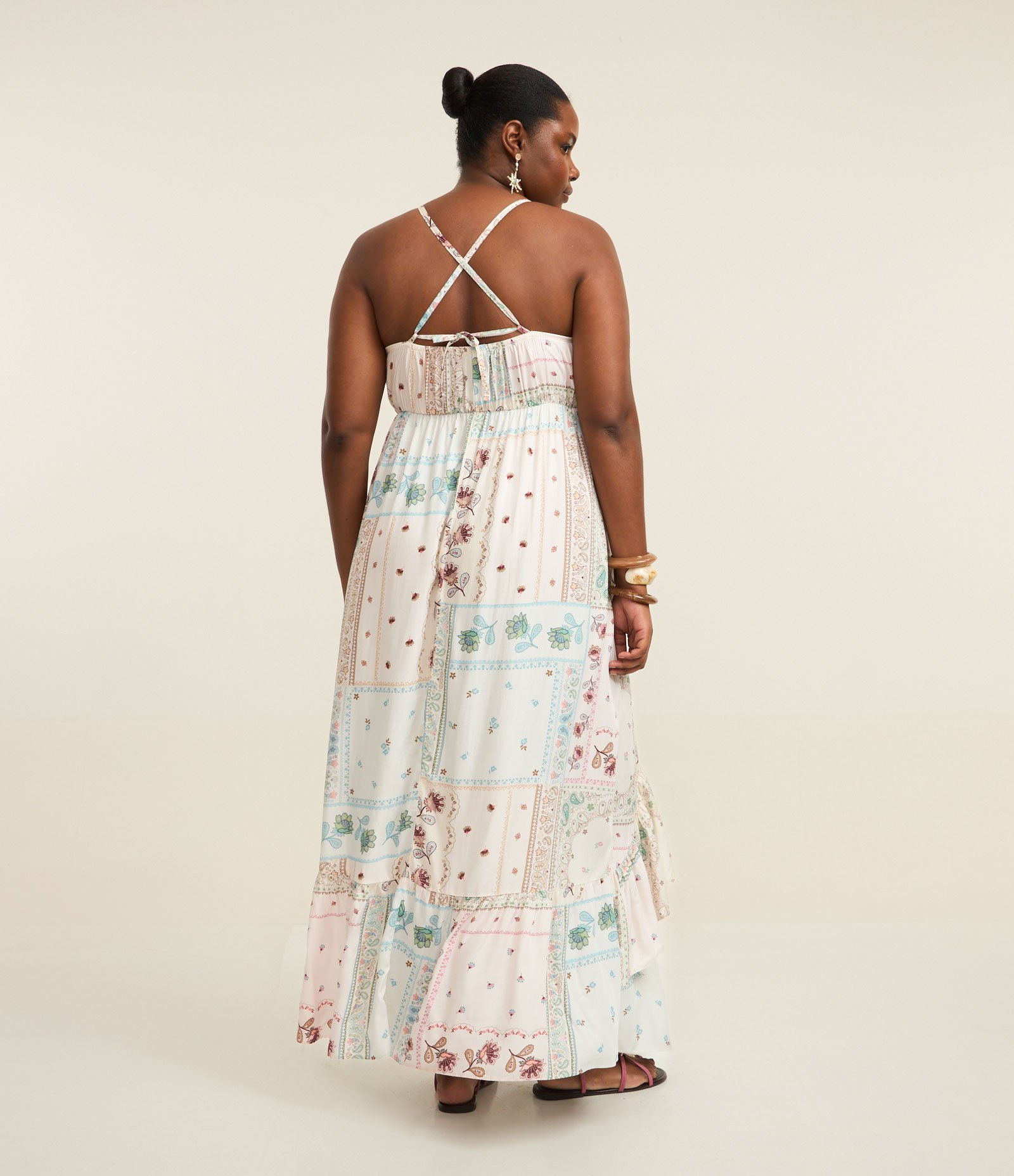 Vestido Longo em Viscose com Estampa Paisley Curve & Plus Size Bege 4