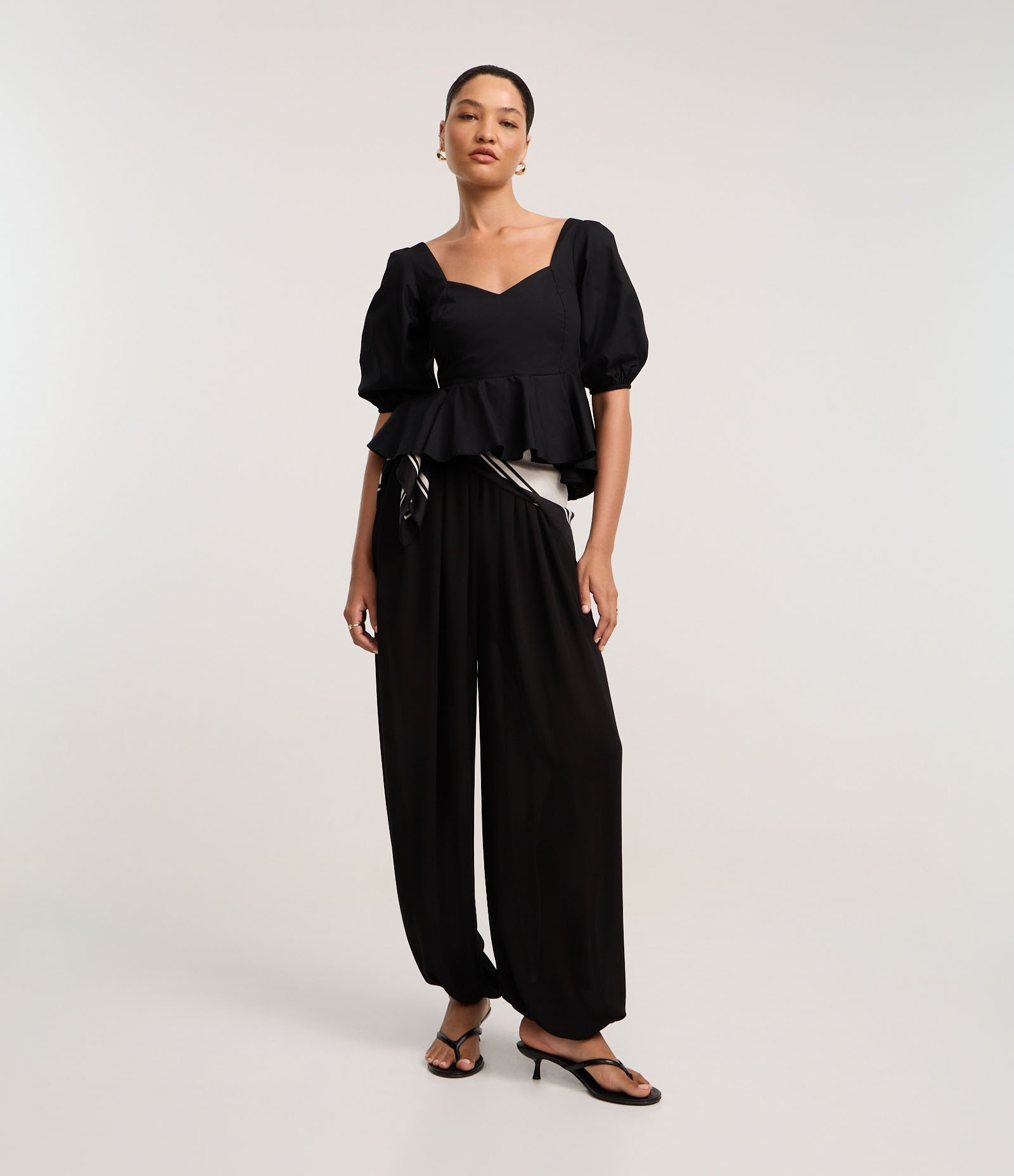 Blusa Peplum em Tricoline com Lastex nas Costas Preto 2