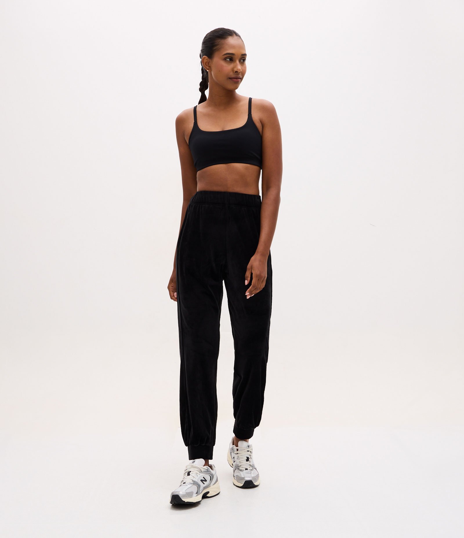 Calça Jogger Esportiva em Plush com Cós Elástico Preto 1