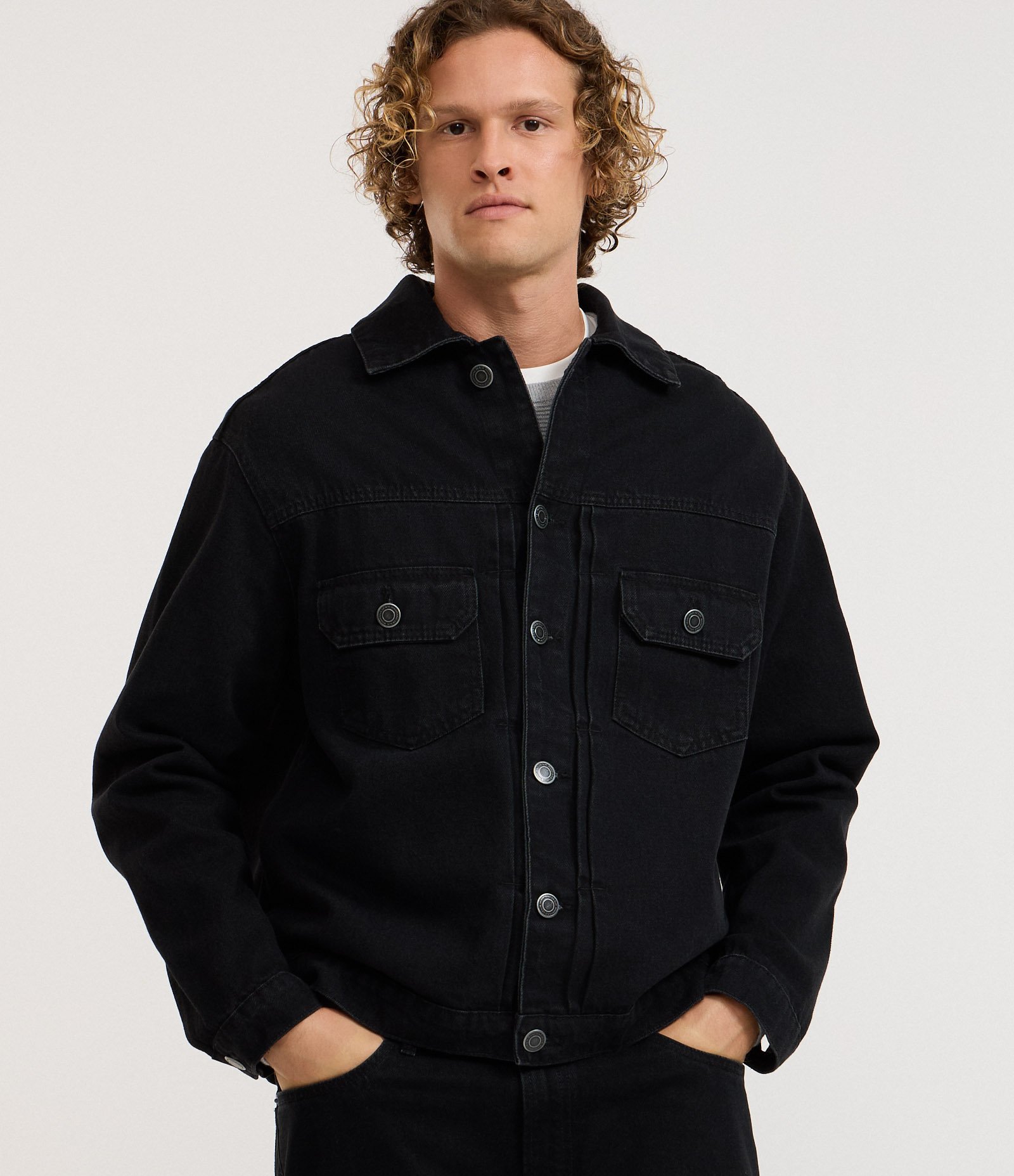 Jaqueta Regular em Jeans com Costura Contrastante Preto 1