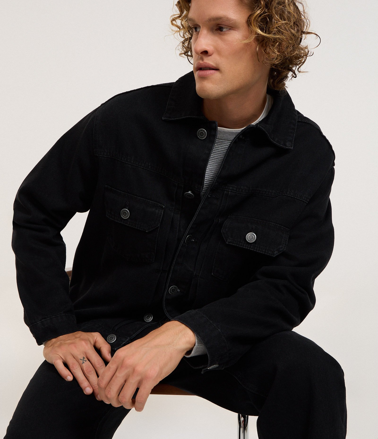 Jaqueta Regular em Jeans com Costura Contrastante Preto 4