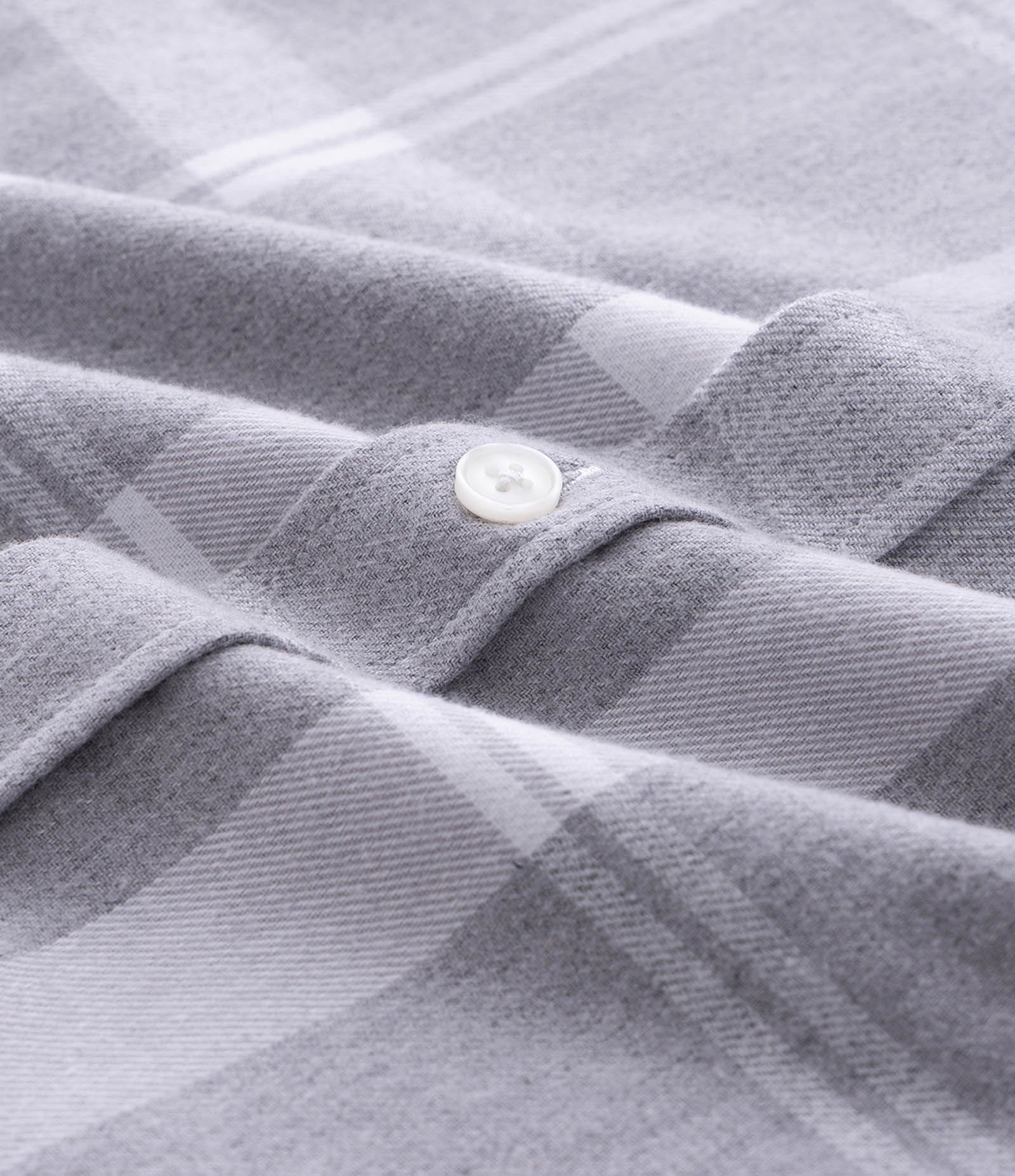 Camisa em Flanela Xadrez com Bolsos e Botões Frontais Cinza 7