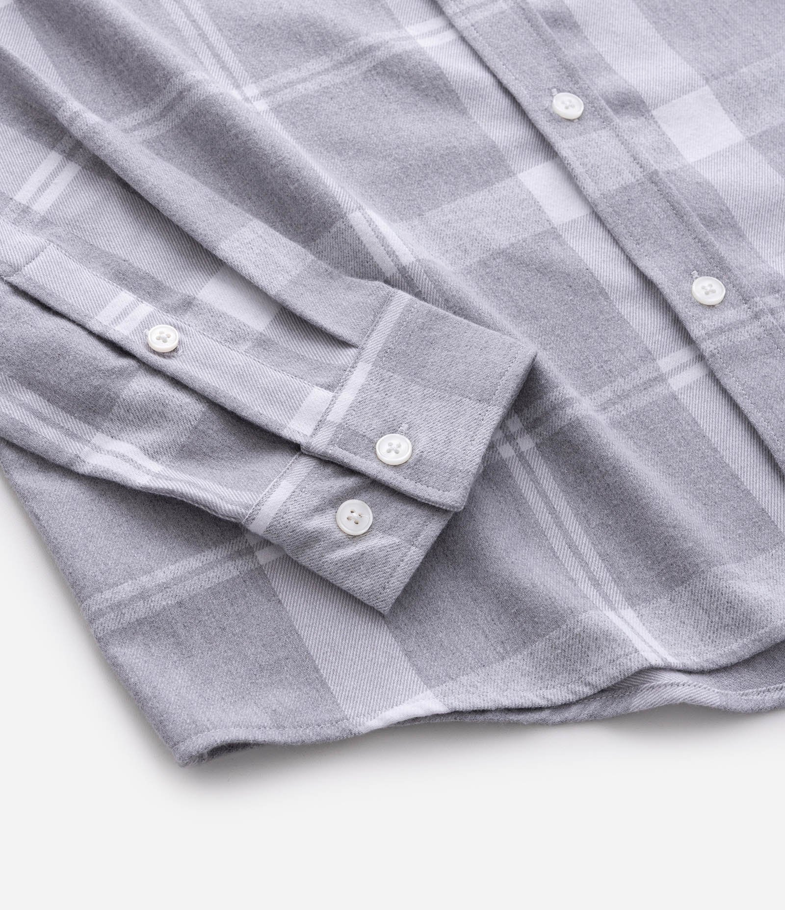 Camisa em Flanela Xadrez com Bolsos e Botões Frontais Cinza 9