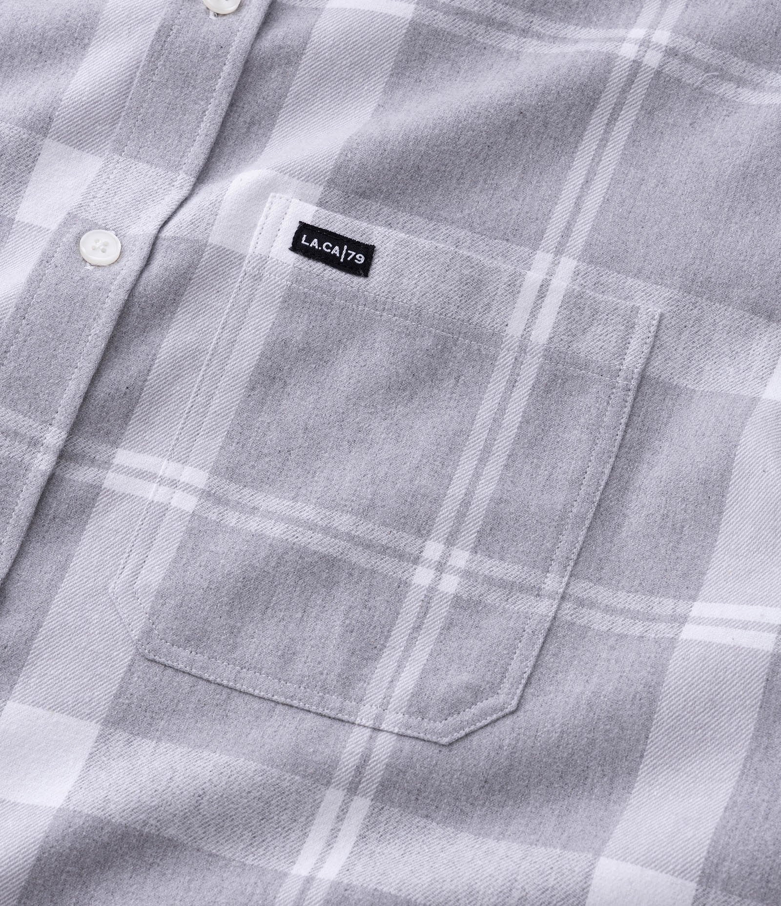 Camisa em Flanela Xadrez com Bolsos e Botões Frontais Cinza 10