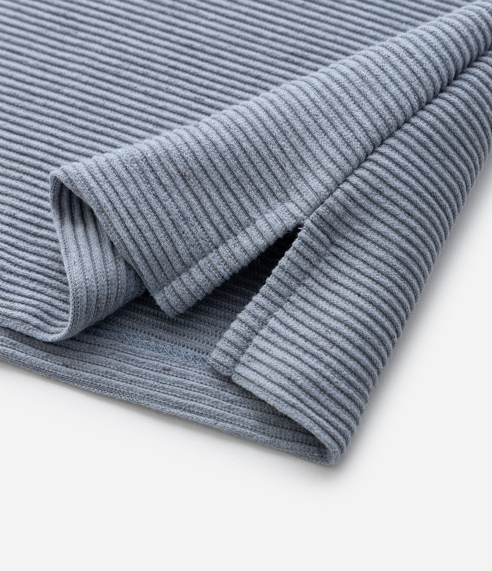 Camiseta Regular em Algodão com Textura Horizontal Cinza 4