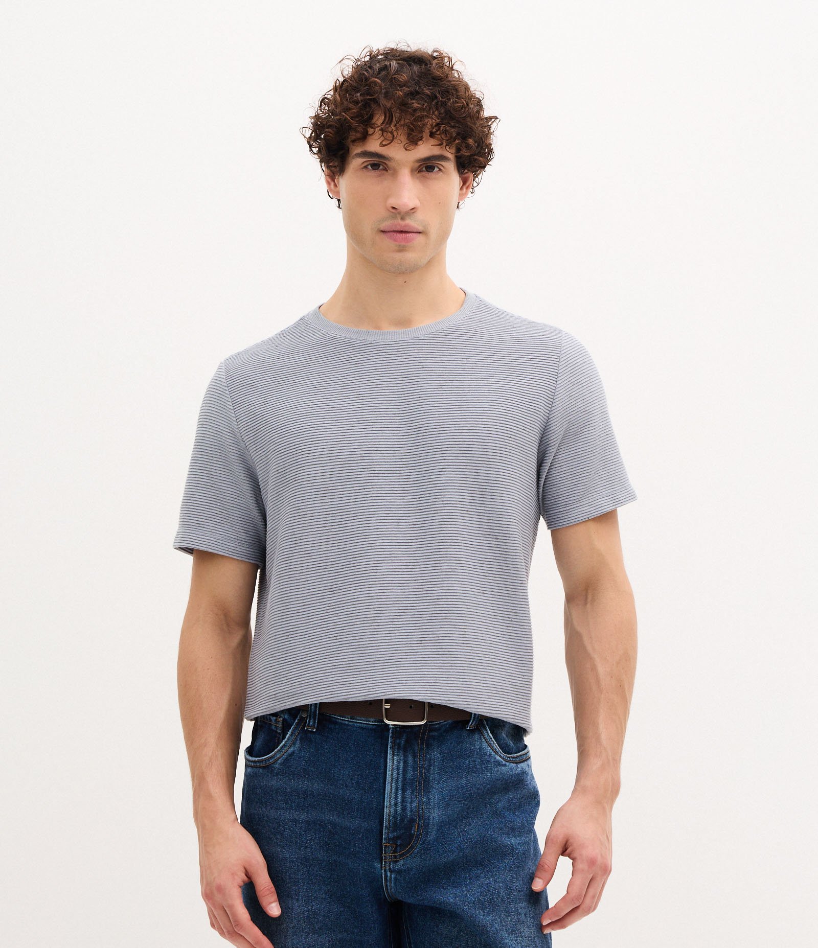Camiseta Regular em Algodão com Textura Horizontal Cinza 1