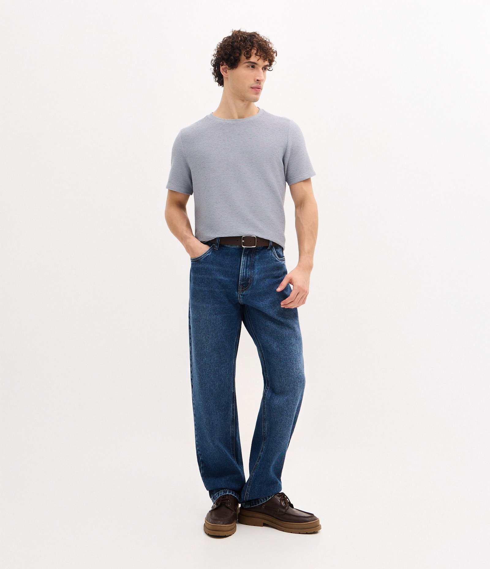 Camiseta Regular em Algodão com Textura Horizontal Cinza 2