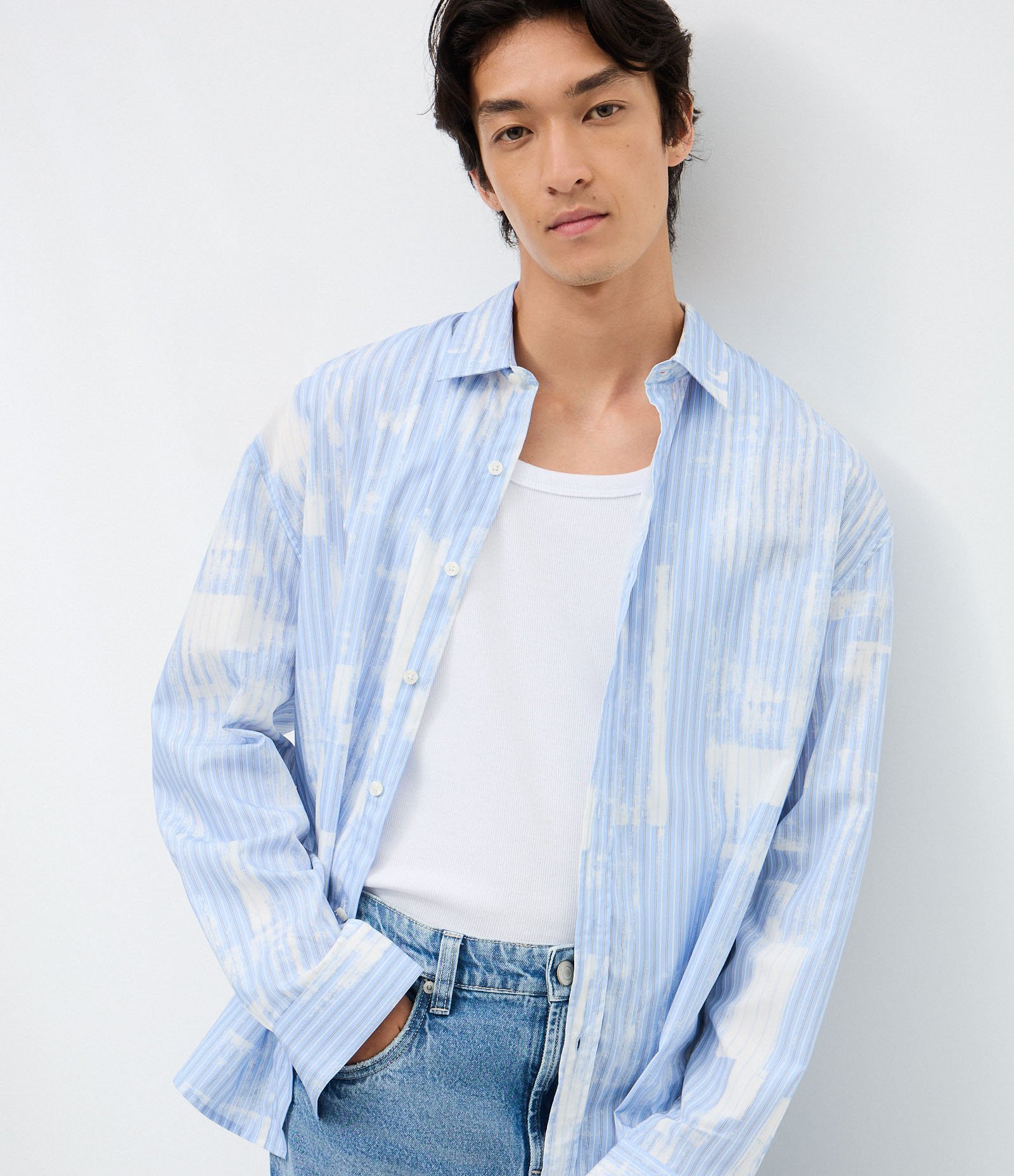 Camisa Manga Longa Alfaiatada Listrada com Efeito Pincelada Azul 1