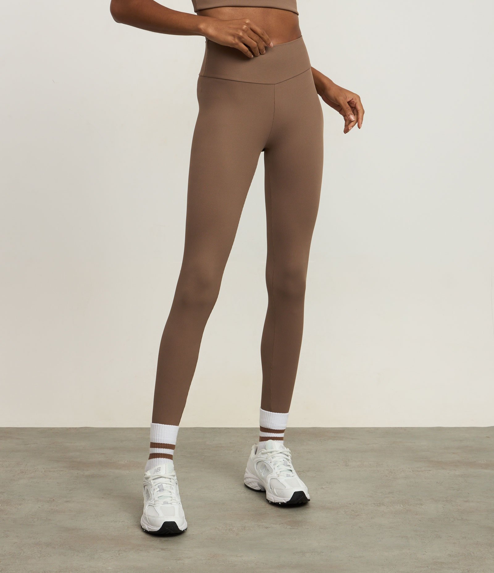 Calça Legging Canelada em Microfibra Marrom 3