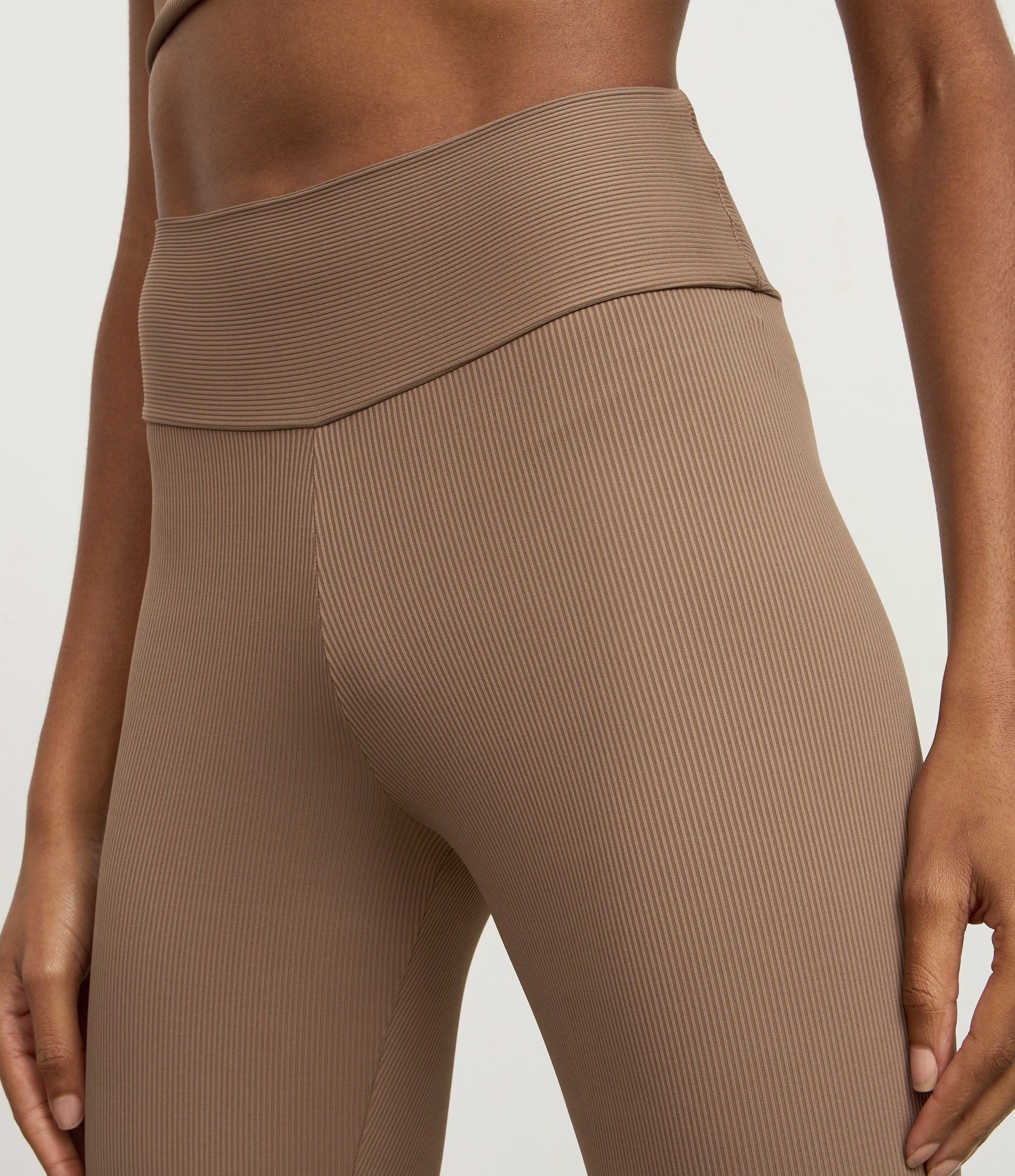 Calça Legging Canelada em Microfibra Marrom 4