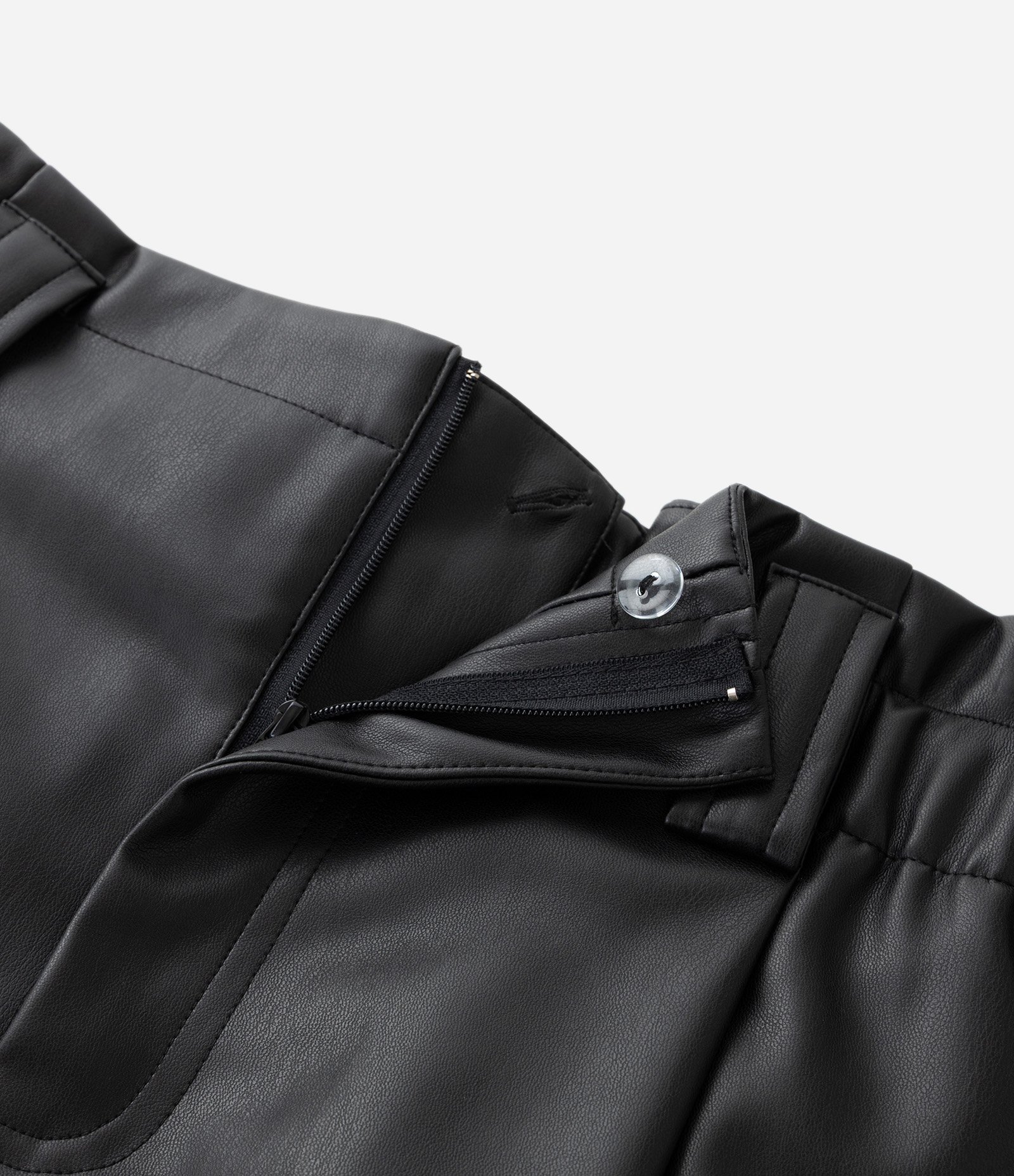 Short Clochard em PU com Faixa Curve & Plus Size Preto 5