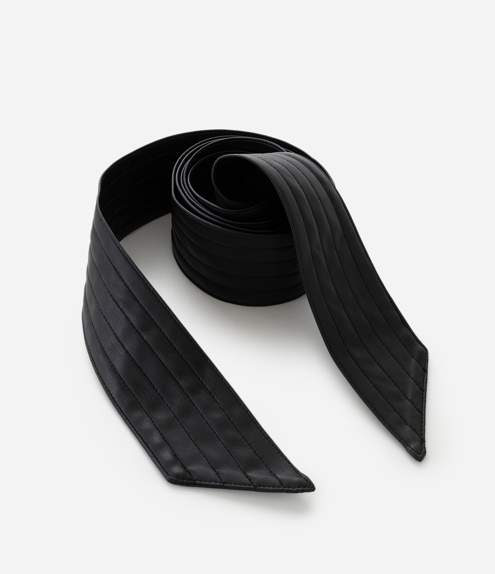 Short Clochard em PU com Faixa Curve & Plus Size Preto 6