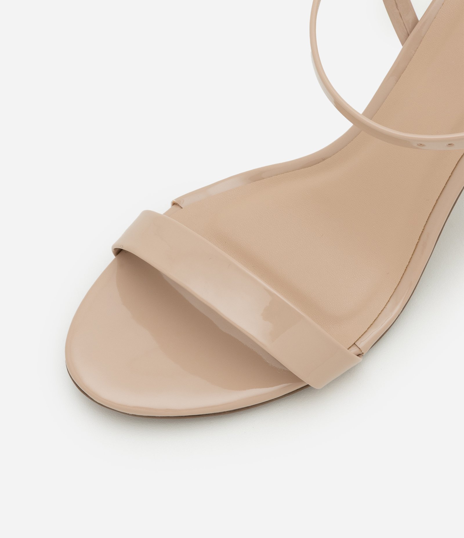 Sandália Envernizada com Bico Redondo Bege 3