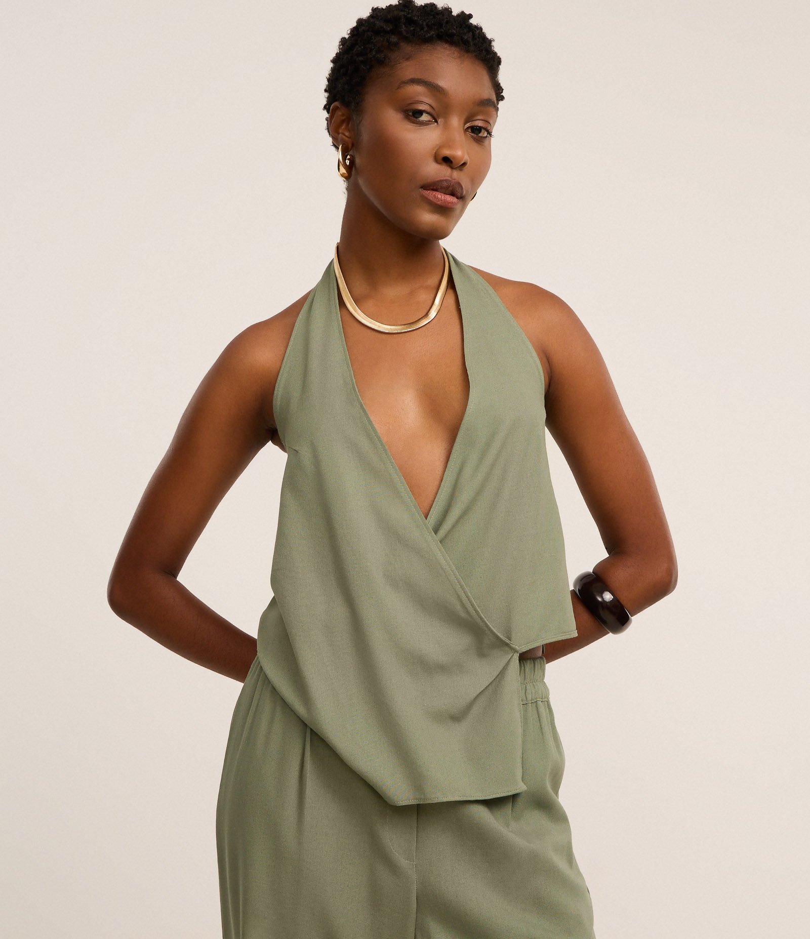 Blusa Frente Única Transpassada em Viscolinho Verde 1