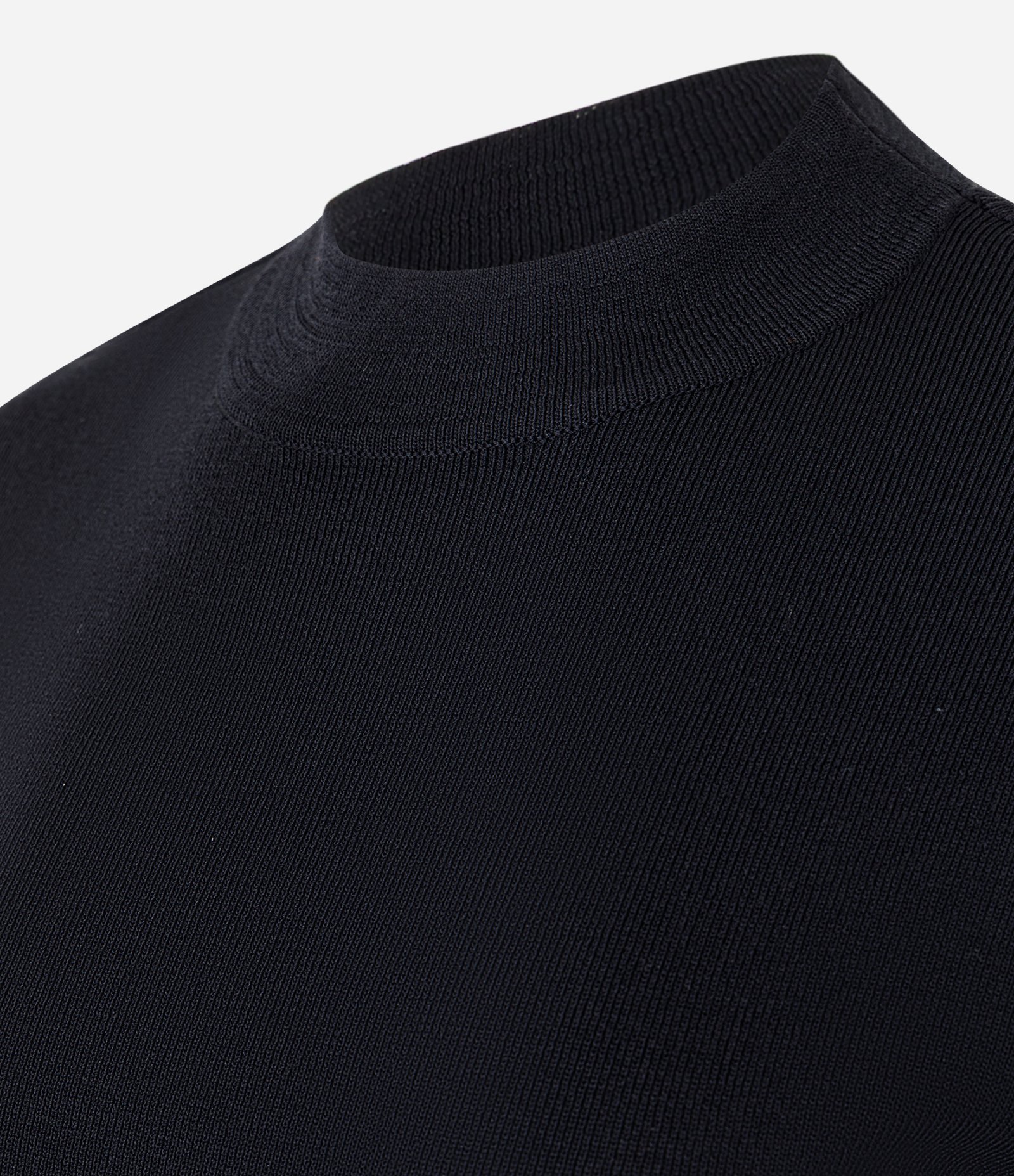 Blusa Básica em Tricô com Golinha Preto 2