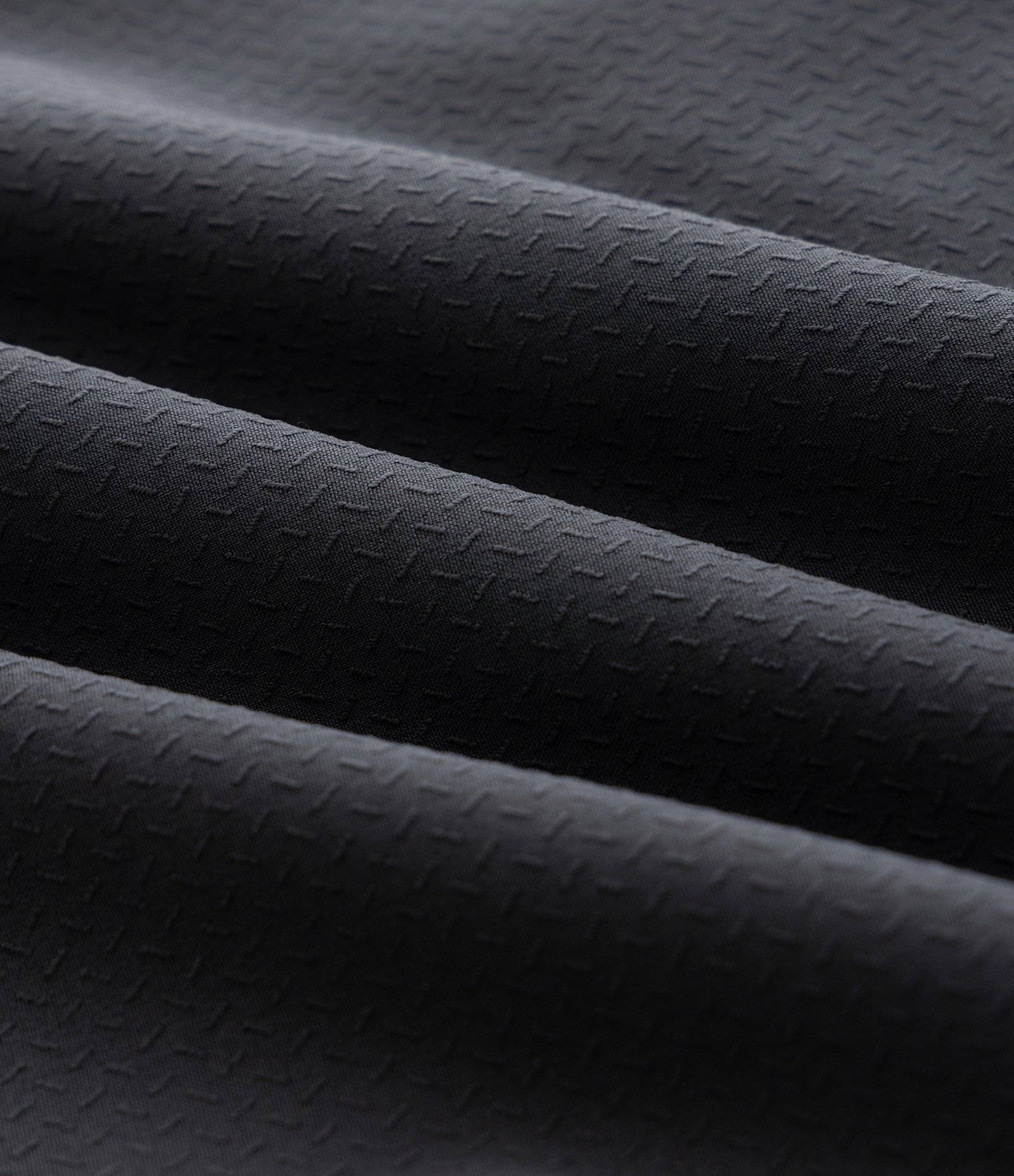 Bermuda Tecnológica Lisa com Textura Cinza 4