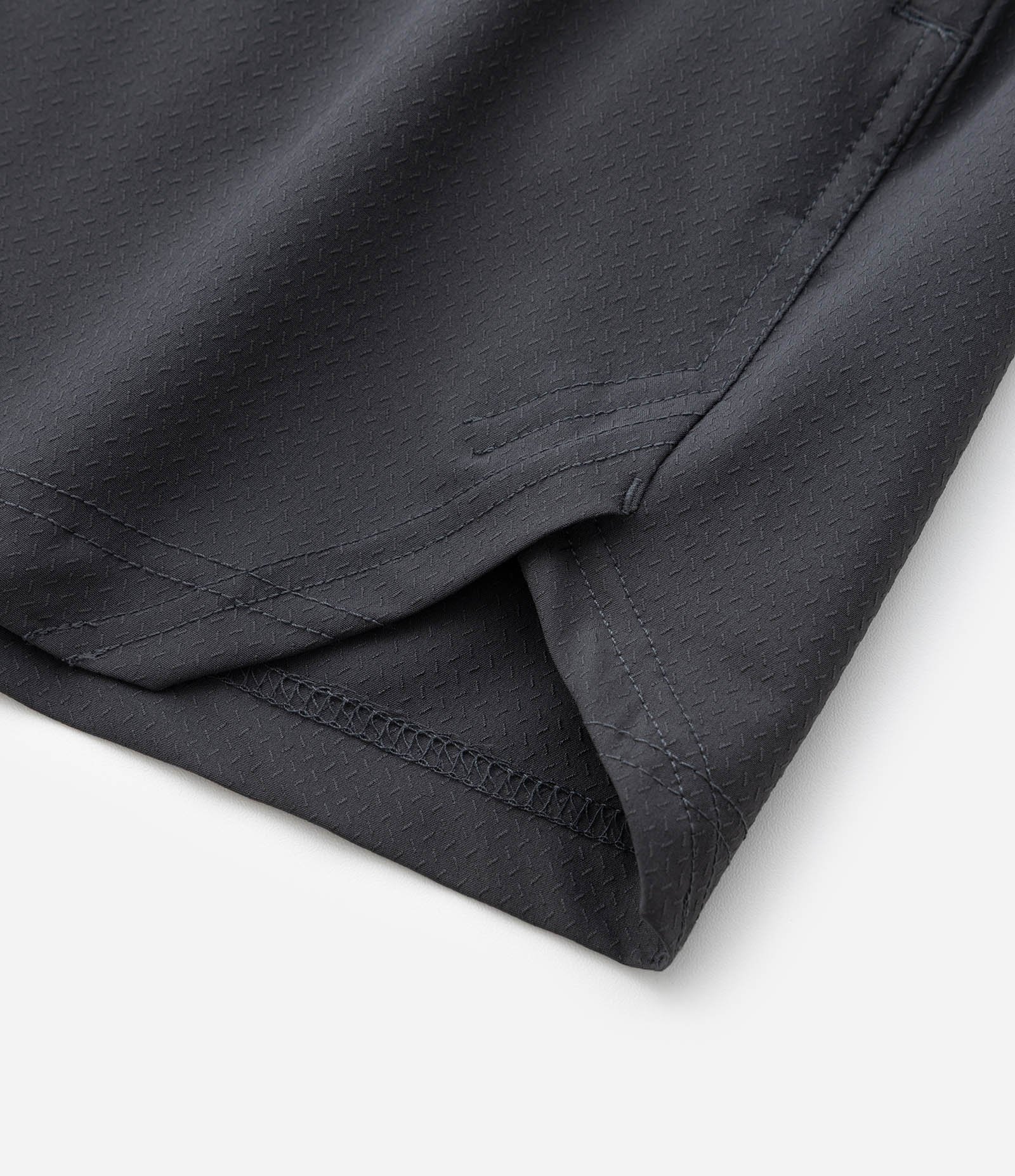 Bermuda Tecnológica Lisa com Textura Cinza 5