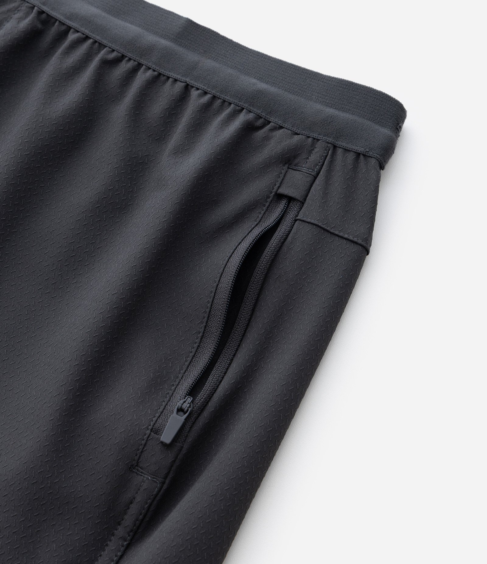 Bermuda Tecnológica Lisa com Textura Cinza 7