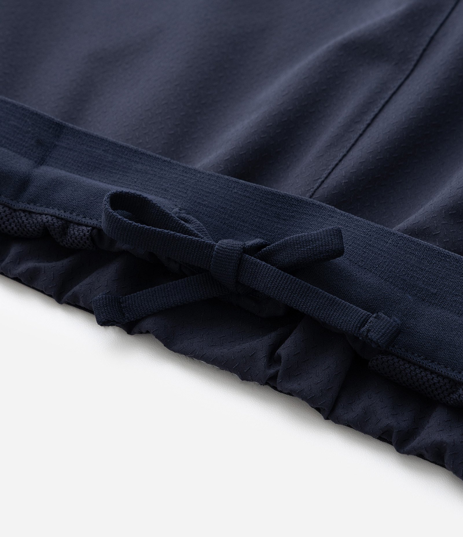 Bermuda Tecnológica Lisa com Textura Azul 7