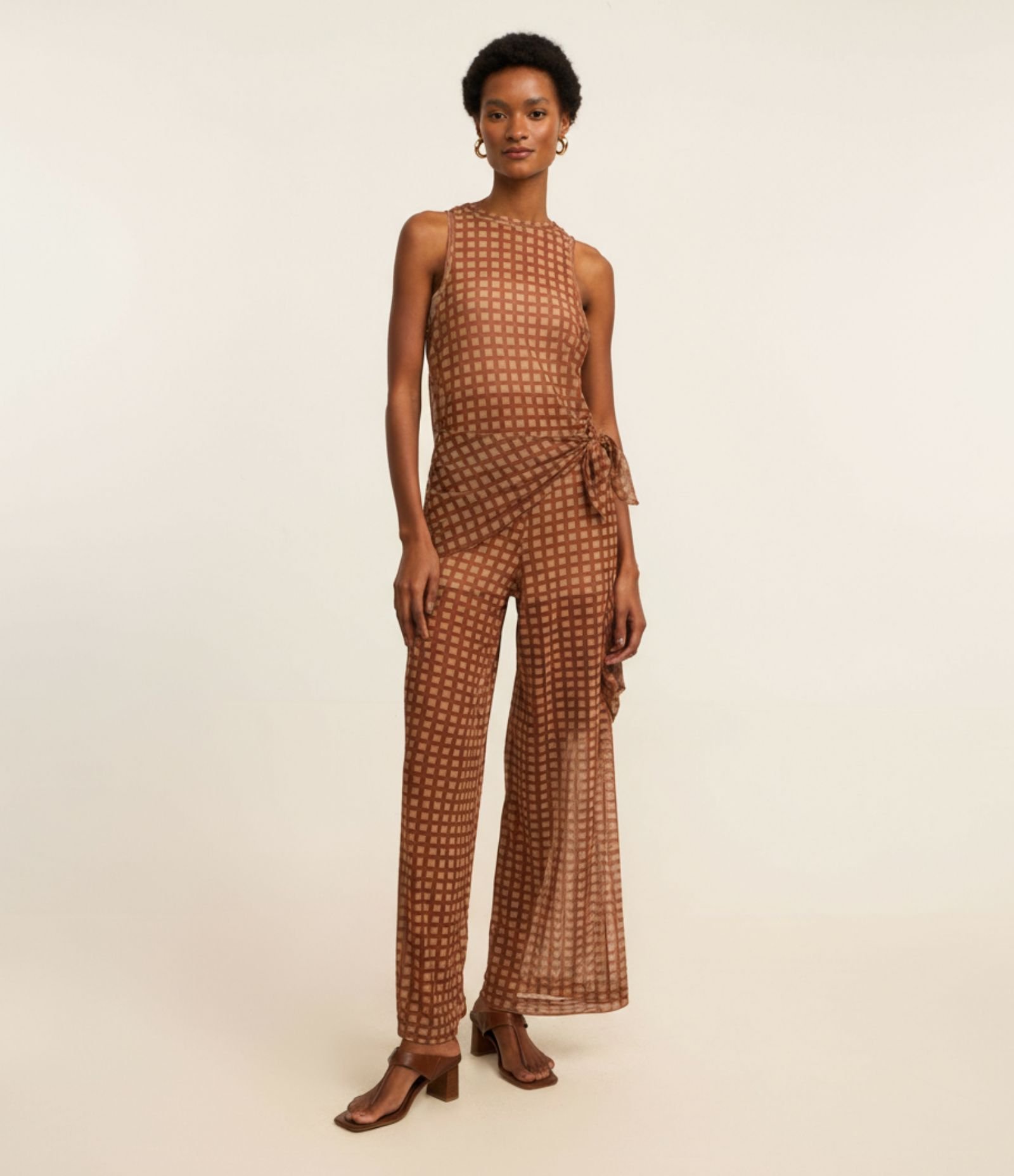 Blusa Túnica em Tule com Estampa Quadriculada Marrom 2