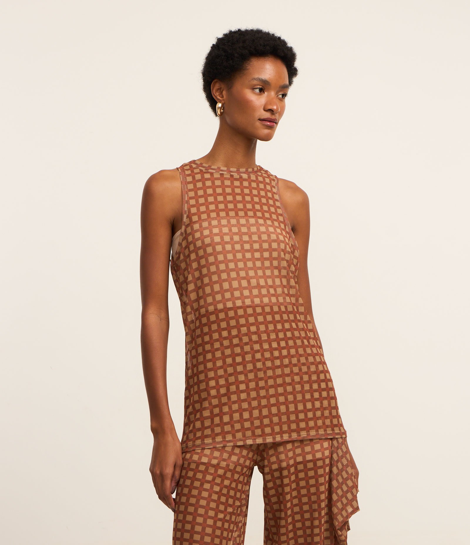 Blusa Túnica em Tule com Estampa Quadriculada Marrom 3