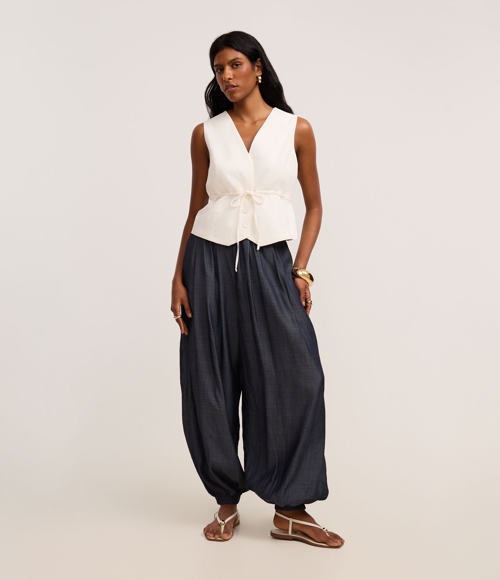 Calça Aladim em Jeans com Elástico no Cós Escuro 1