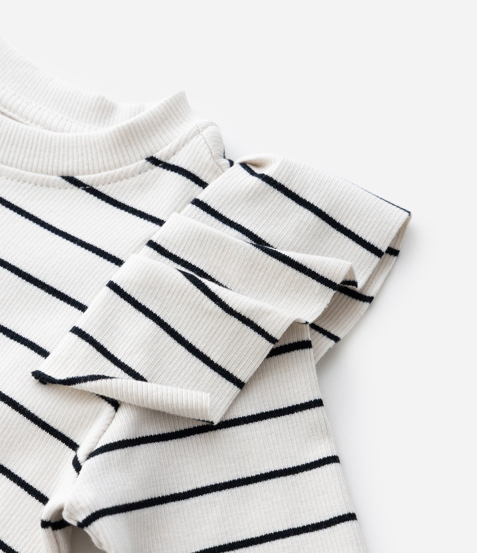 Camiseta Infantil Listrada com Babados – Tam 1 a 6 Anos Branco/Preto 5