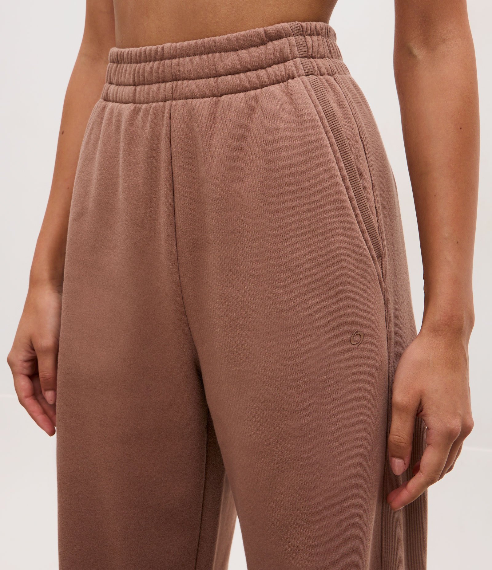 Calça Reta Esportiva em Algodão com Cós Elástico Marrom 3