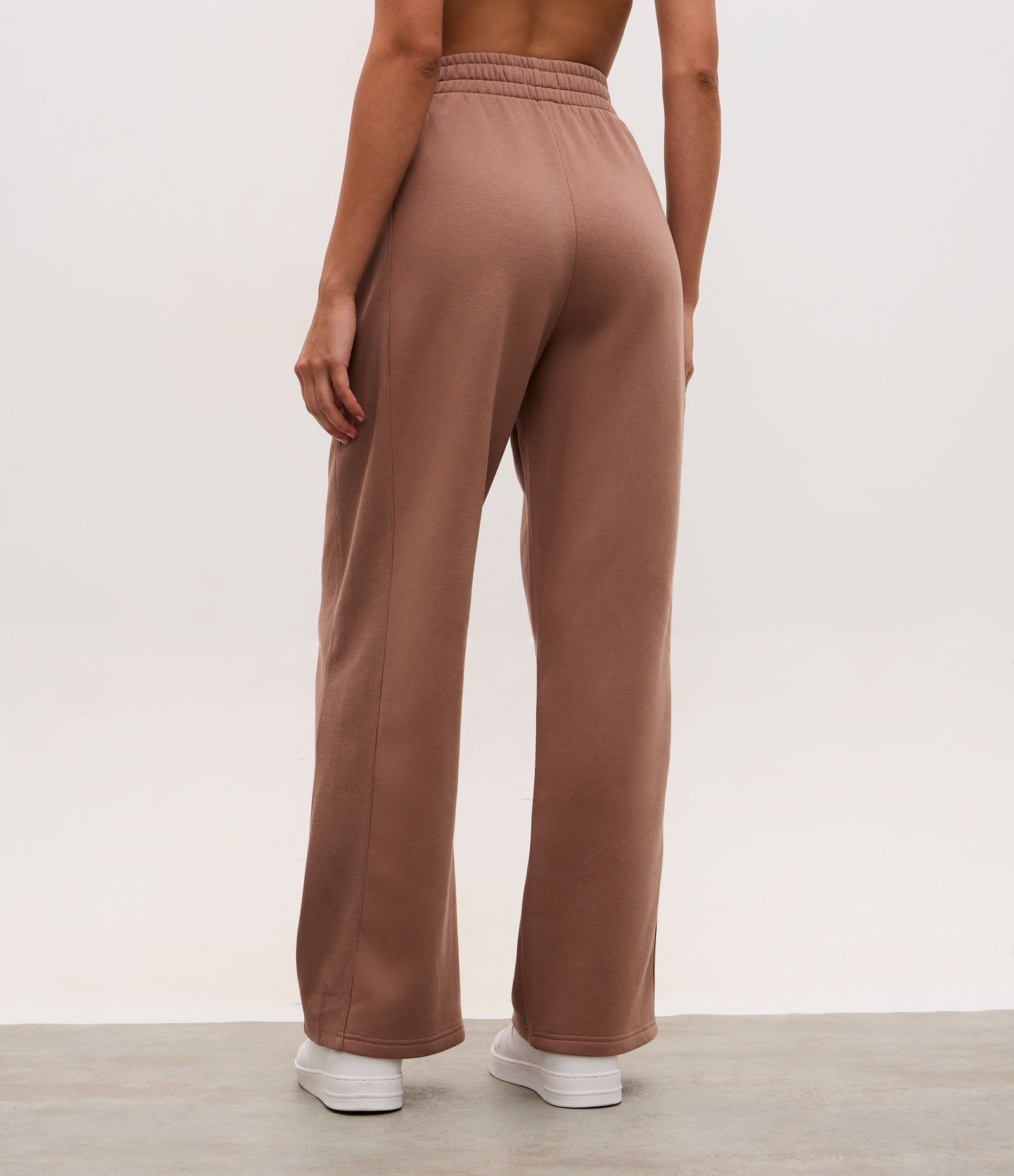 Calça Reta Esportiva em Algodão com Cós Elástico Marrom 4