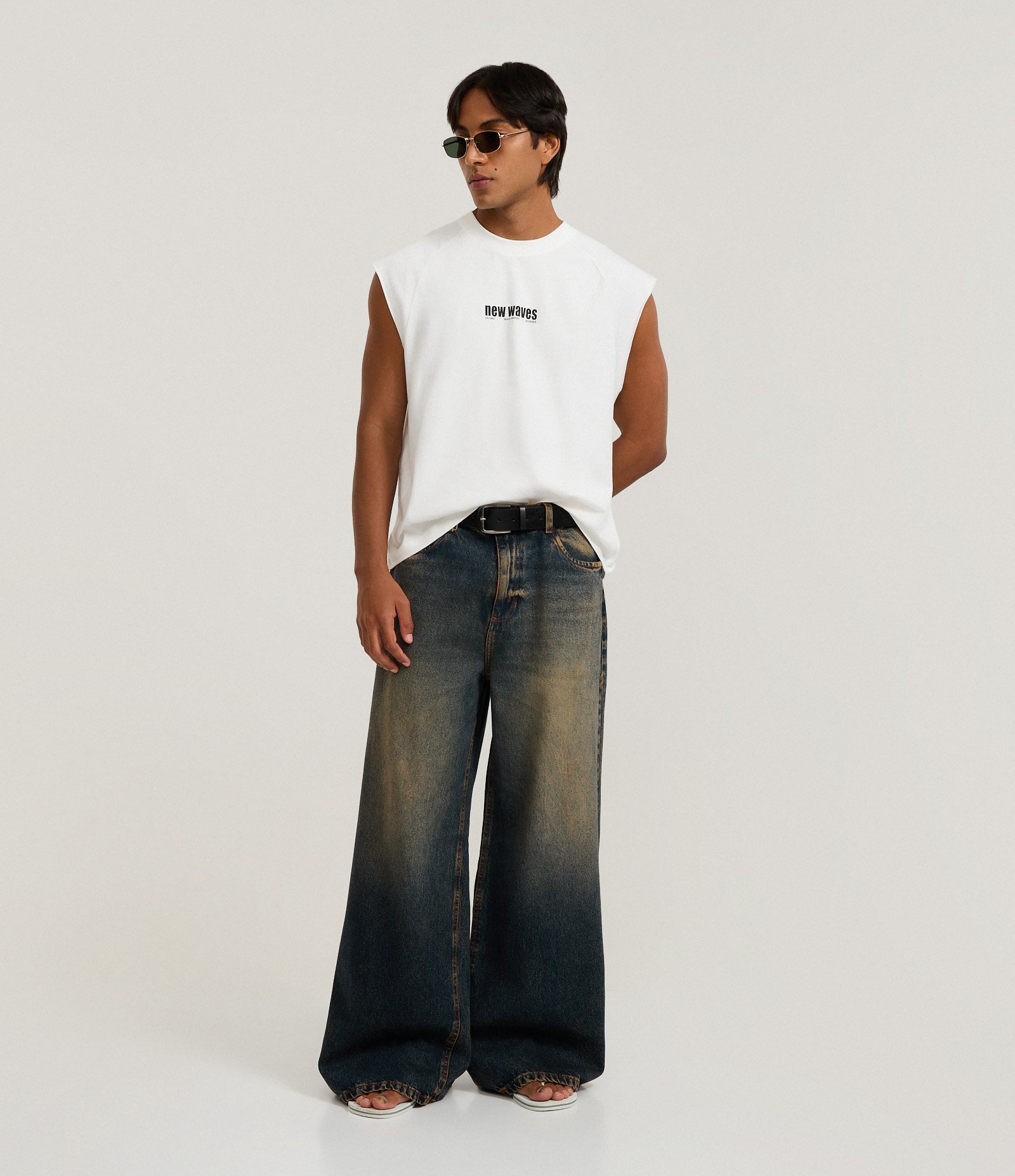 Regata Boxy em Meia Malha com Estampa Lettering New Wave Branco 2