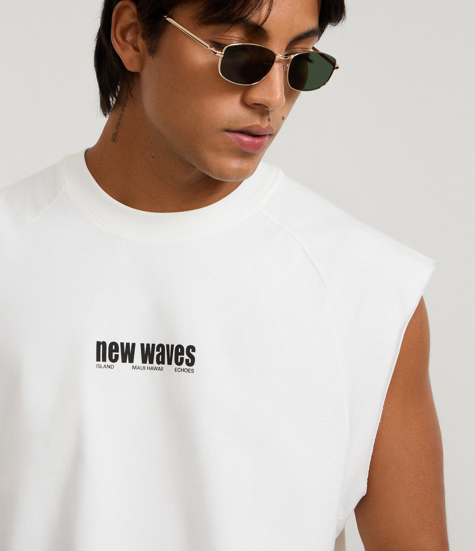 Regata Boxy em Meia Malha com Estampa Lettering New Wave Branco 4