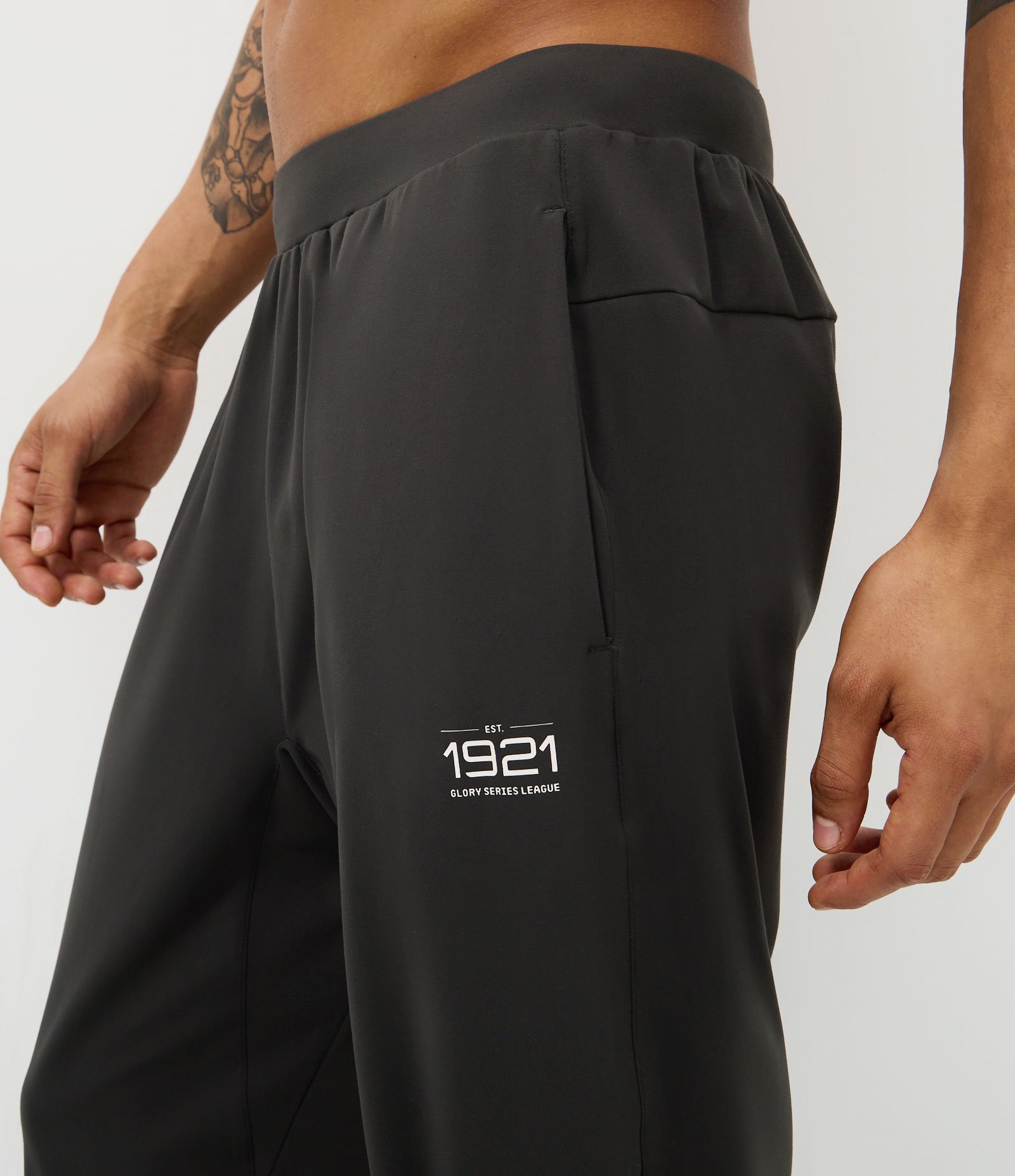 Calça Tecnológica com Lettering Cinza 3